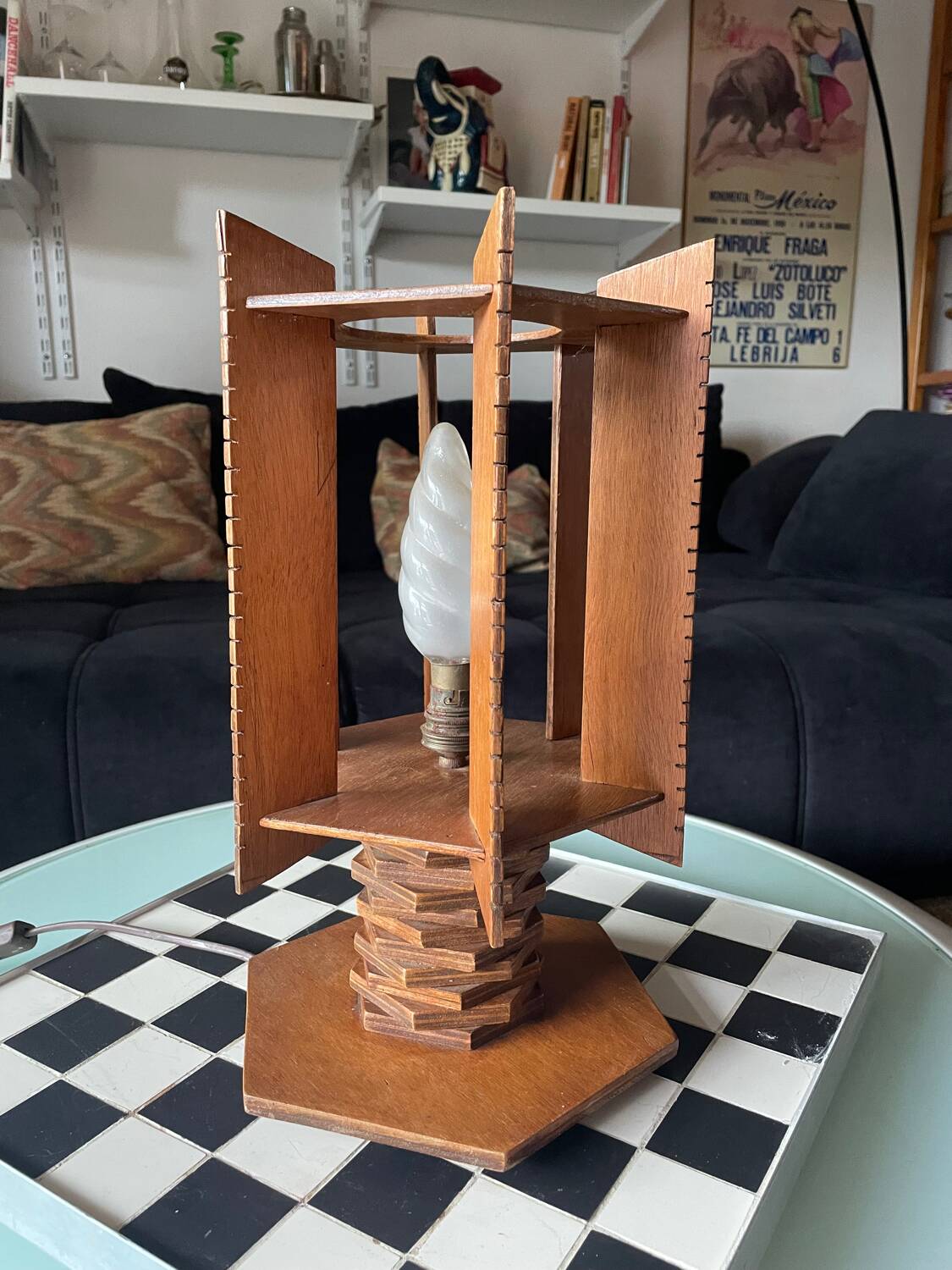 Lampe moderniste en bois - création d’ébénisterie artisanale 70’s