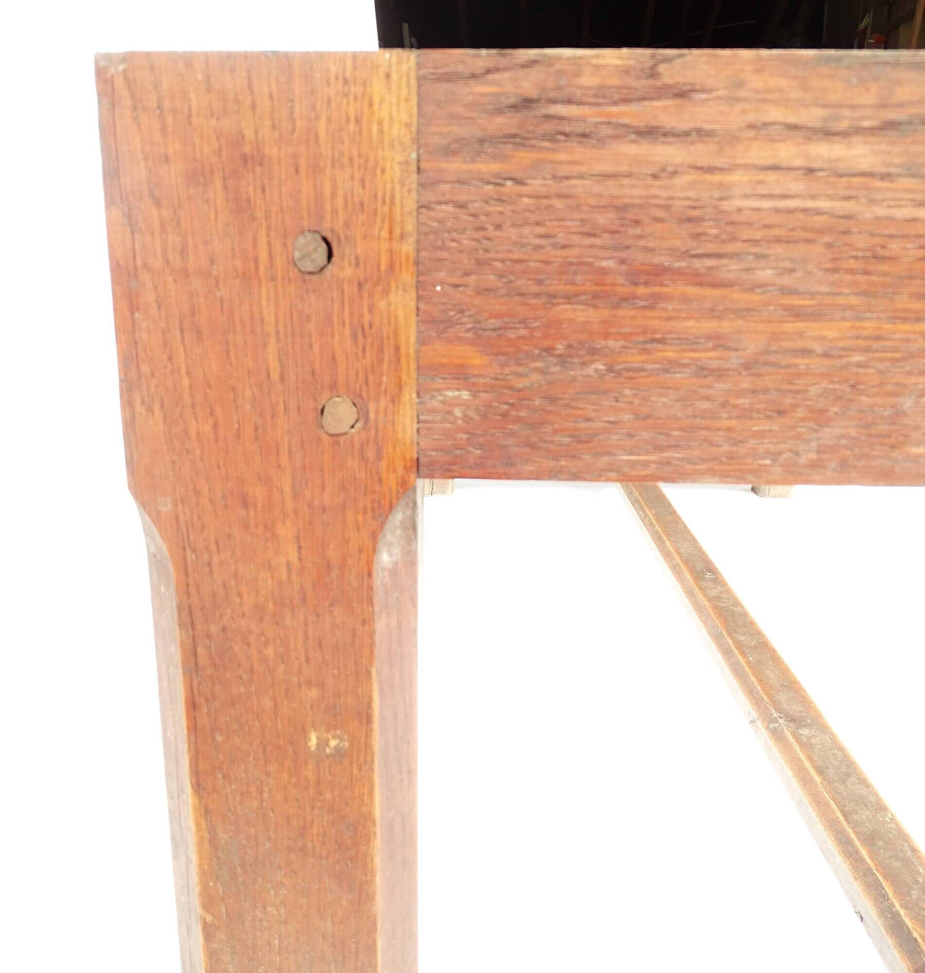 Grande table de ferme ancien en bois massif. 228 x 107.