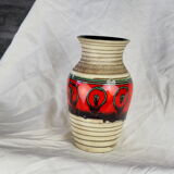 Frieze vase with green and red round