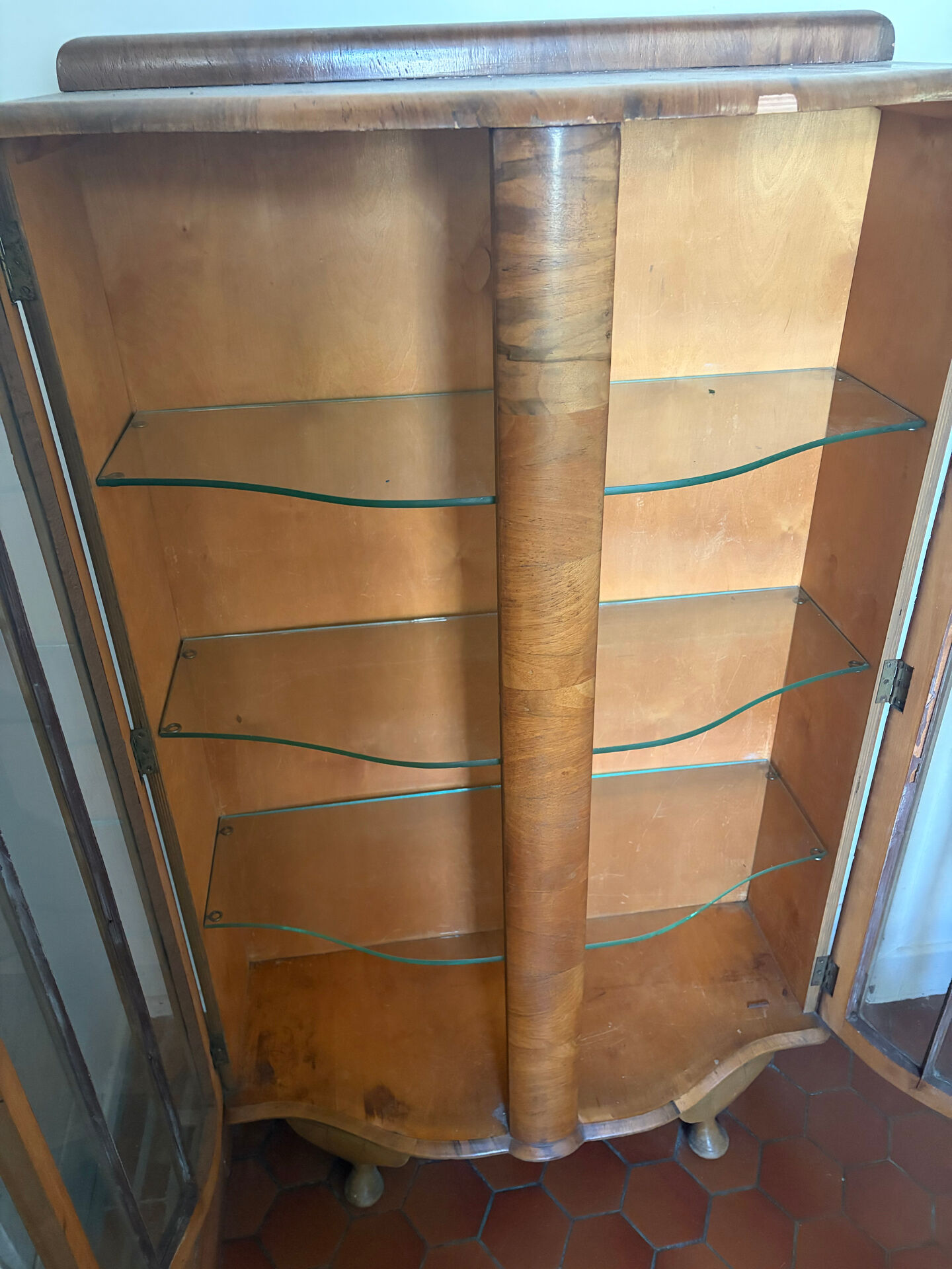 Vitrine anglaise Galbée