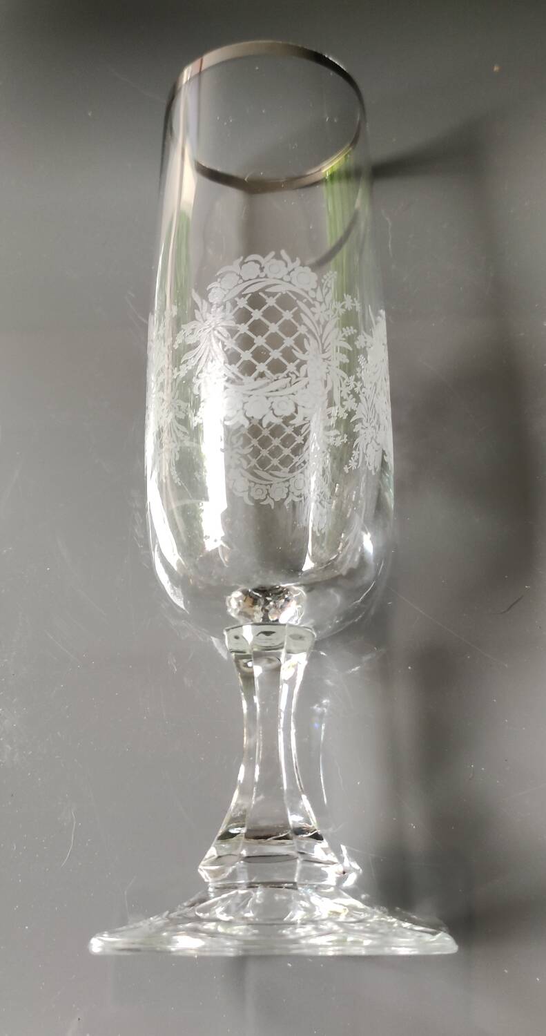Set of 5 Champagne Flutes. Crystal glass. Empire style. Floral motifs.