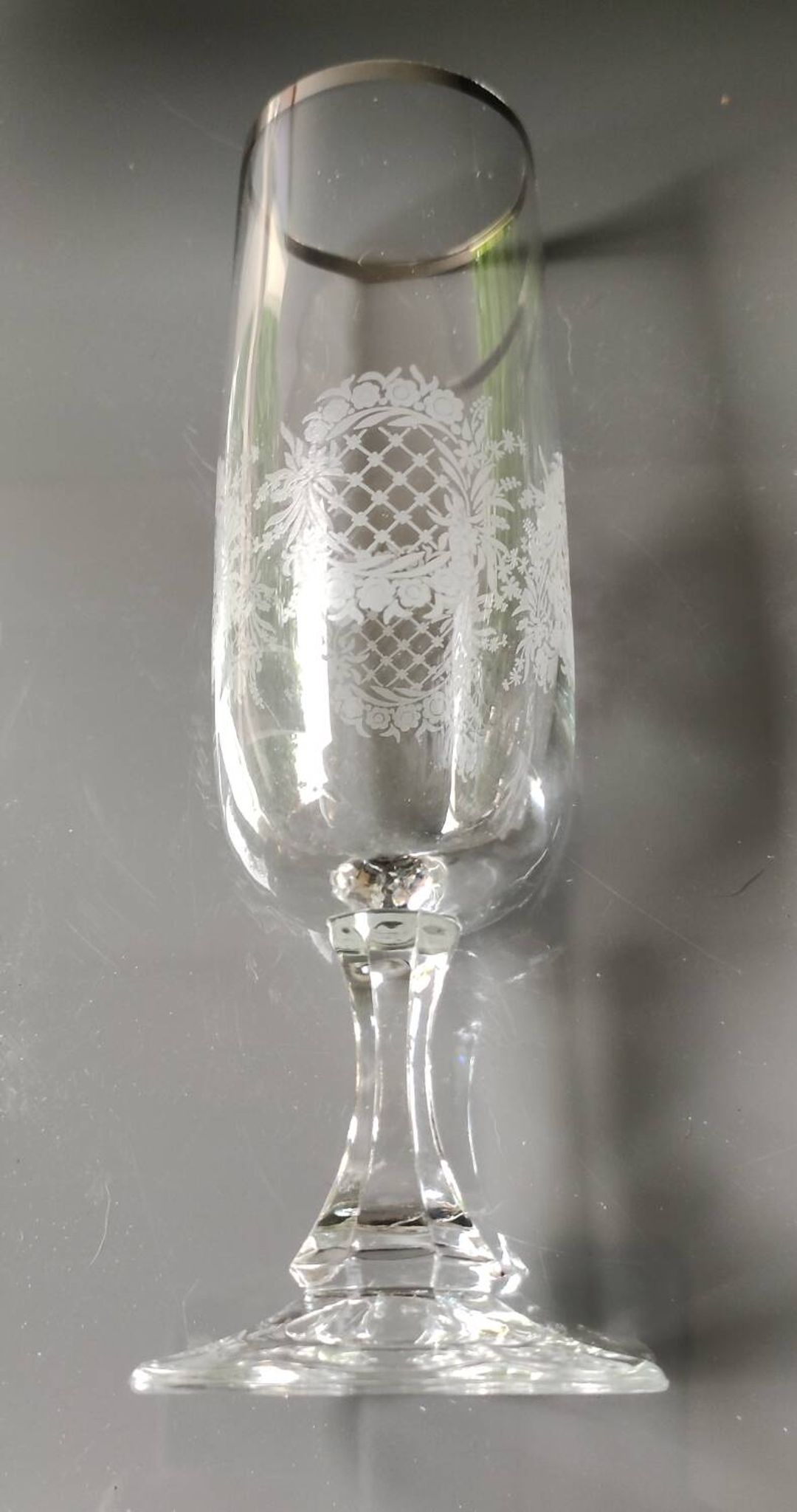 Set of 5 Champagne Flutes. Crystal glass. Empire style. Floral motifs.