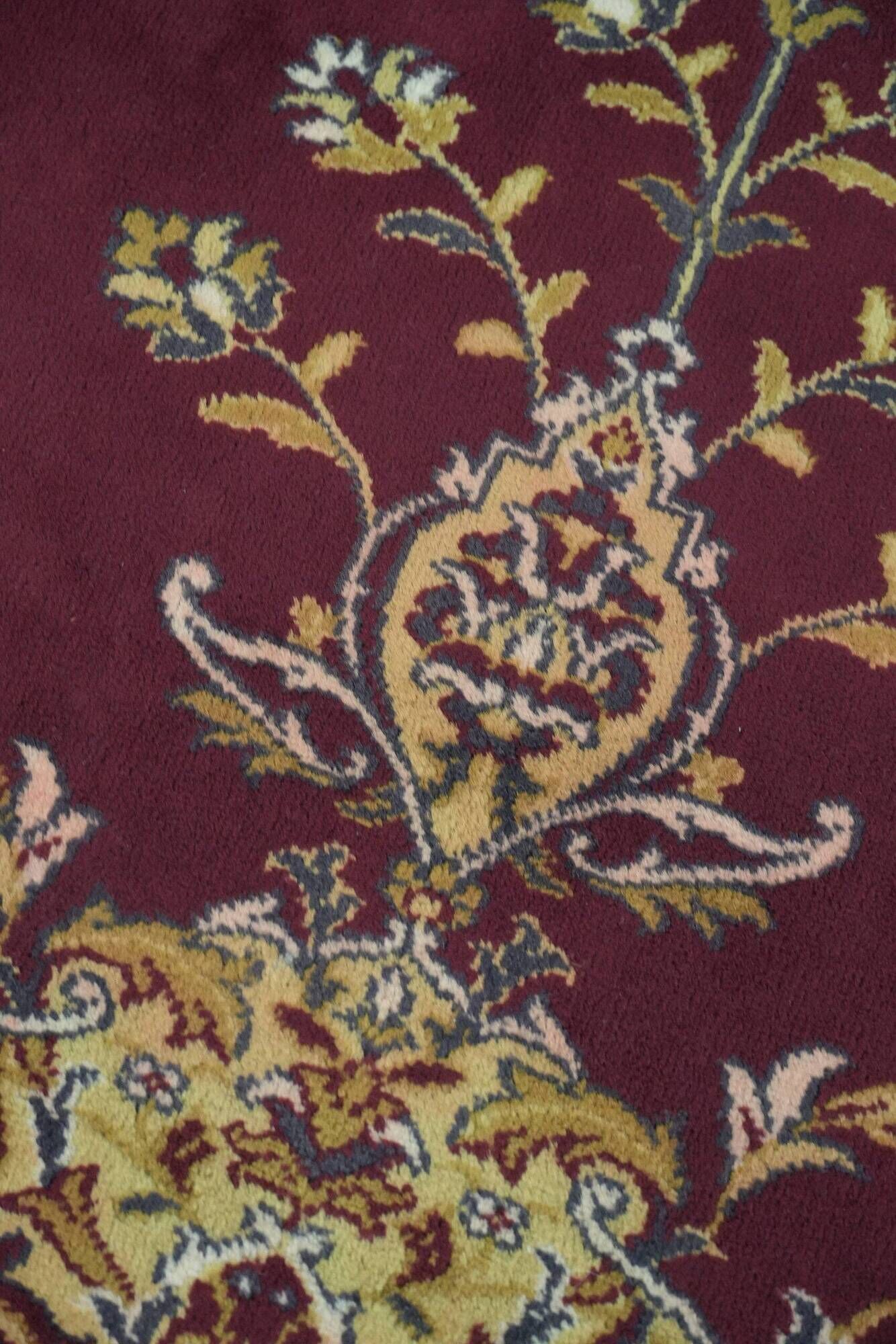 Rug with beautiful patterns in mainly red and yellow colours 296x203cm