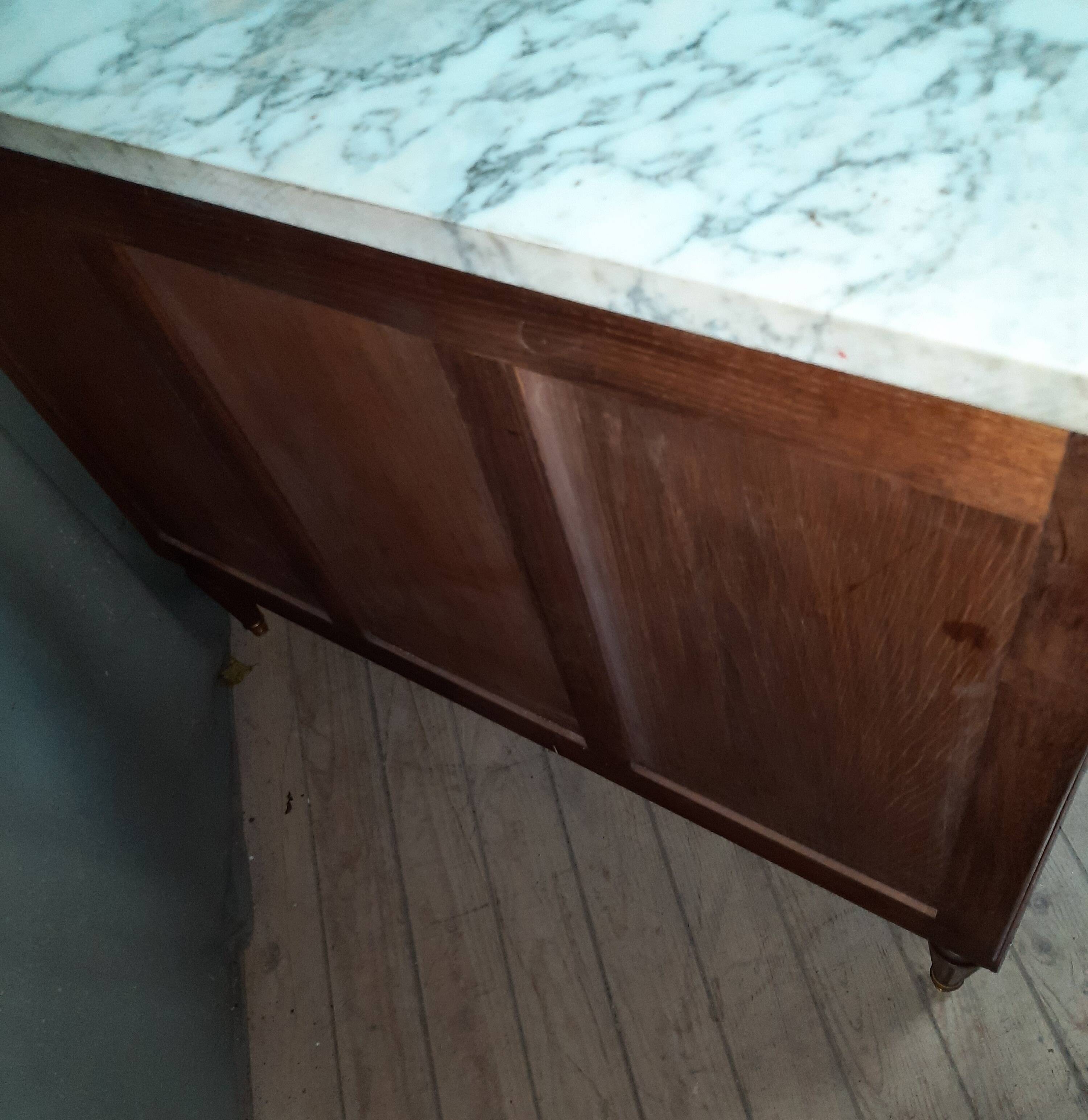 Commode  style Louis XVI