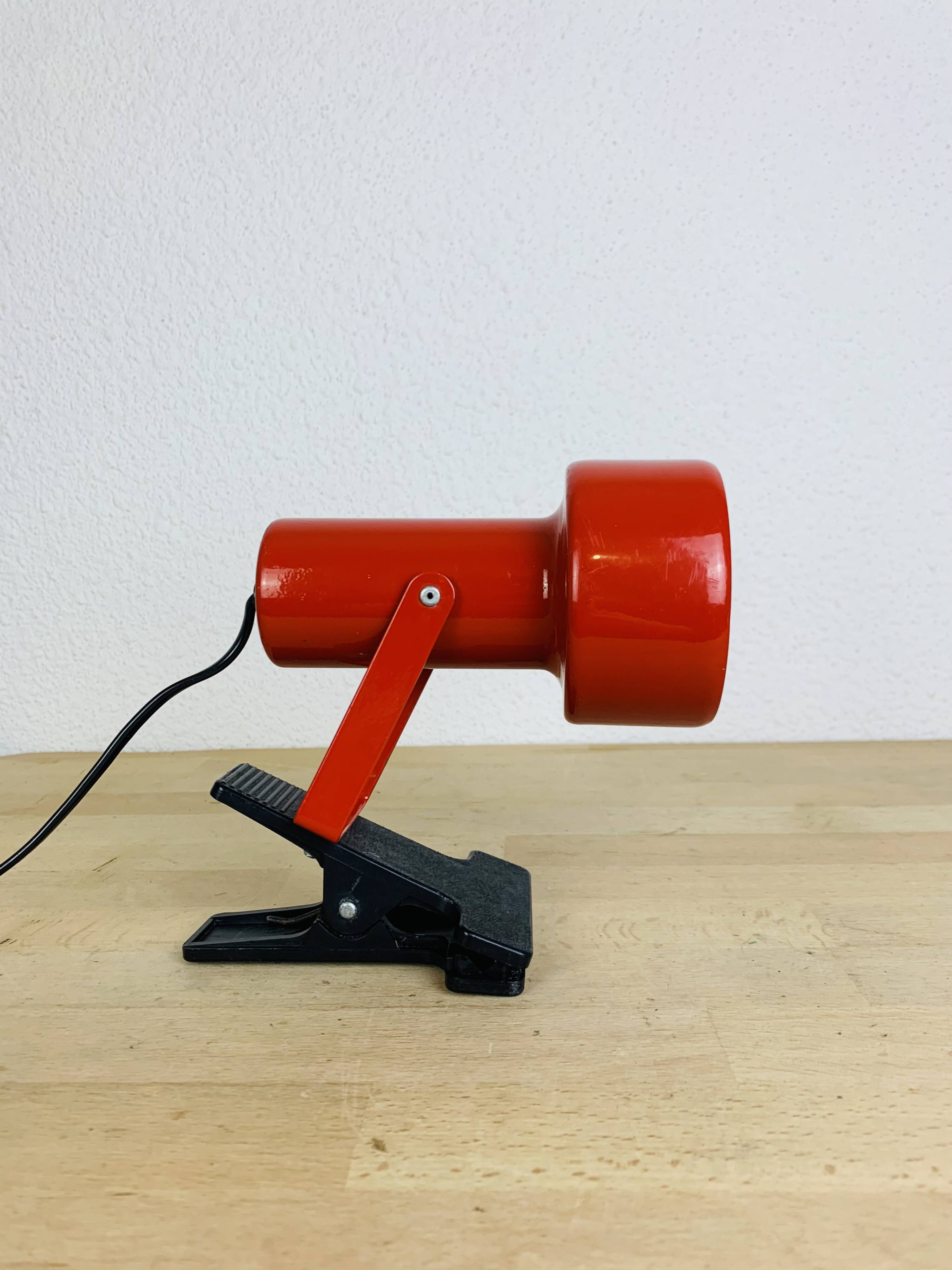 Applique spot pince rouge vintage