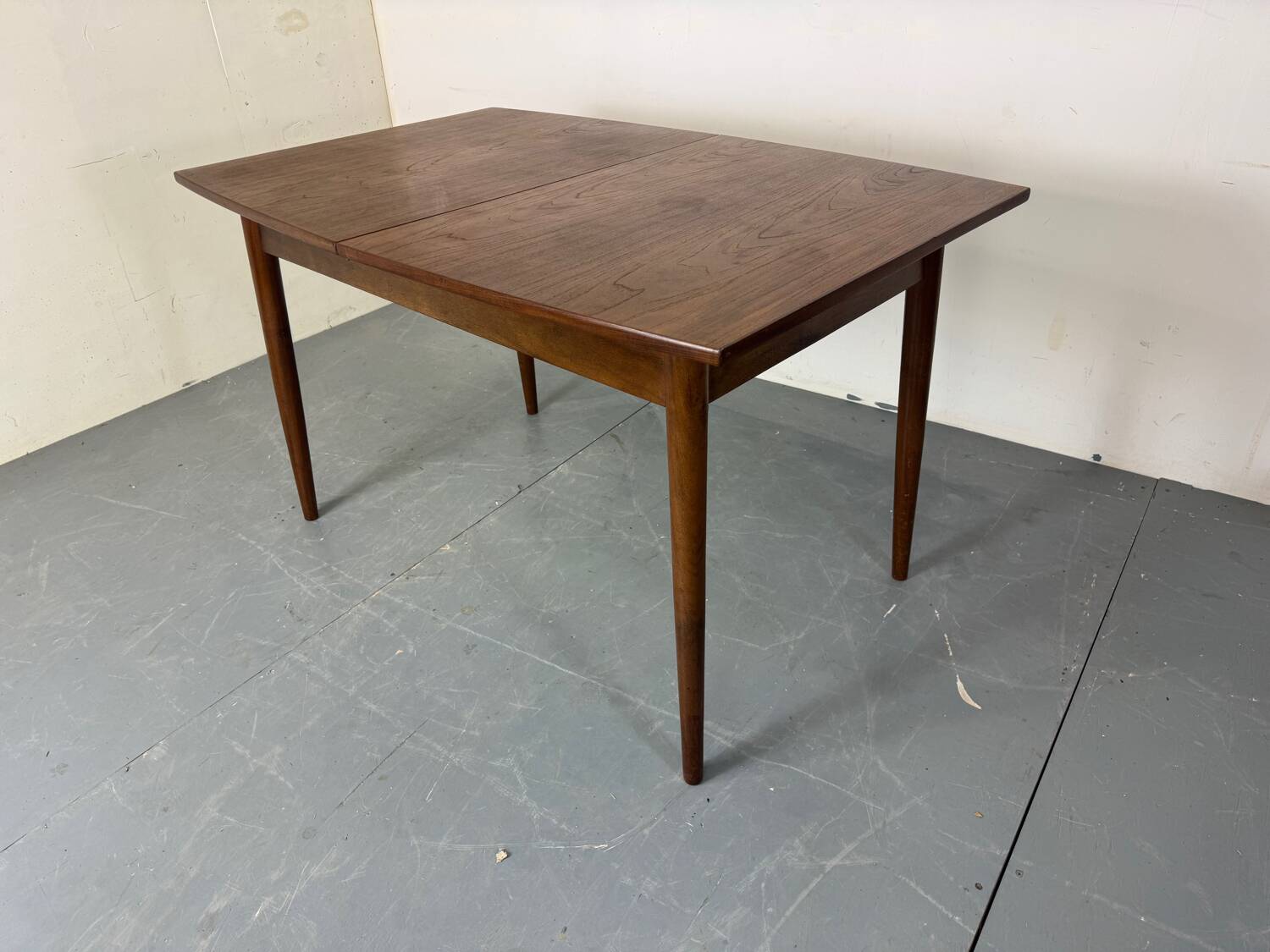 Table de salle à manger extensible en teck, style danois vintage des années 1950.