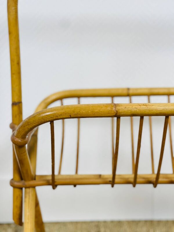 Porte revue en osier 1960