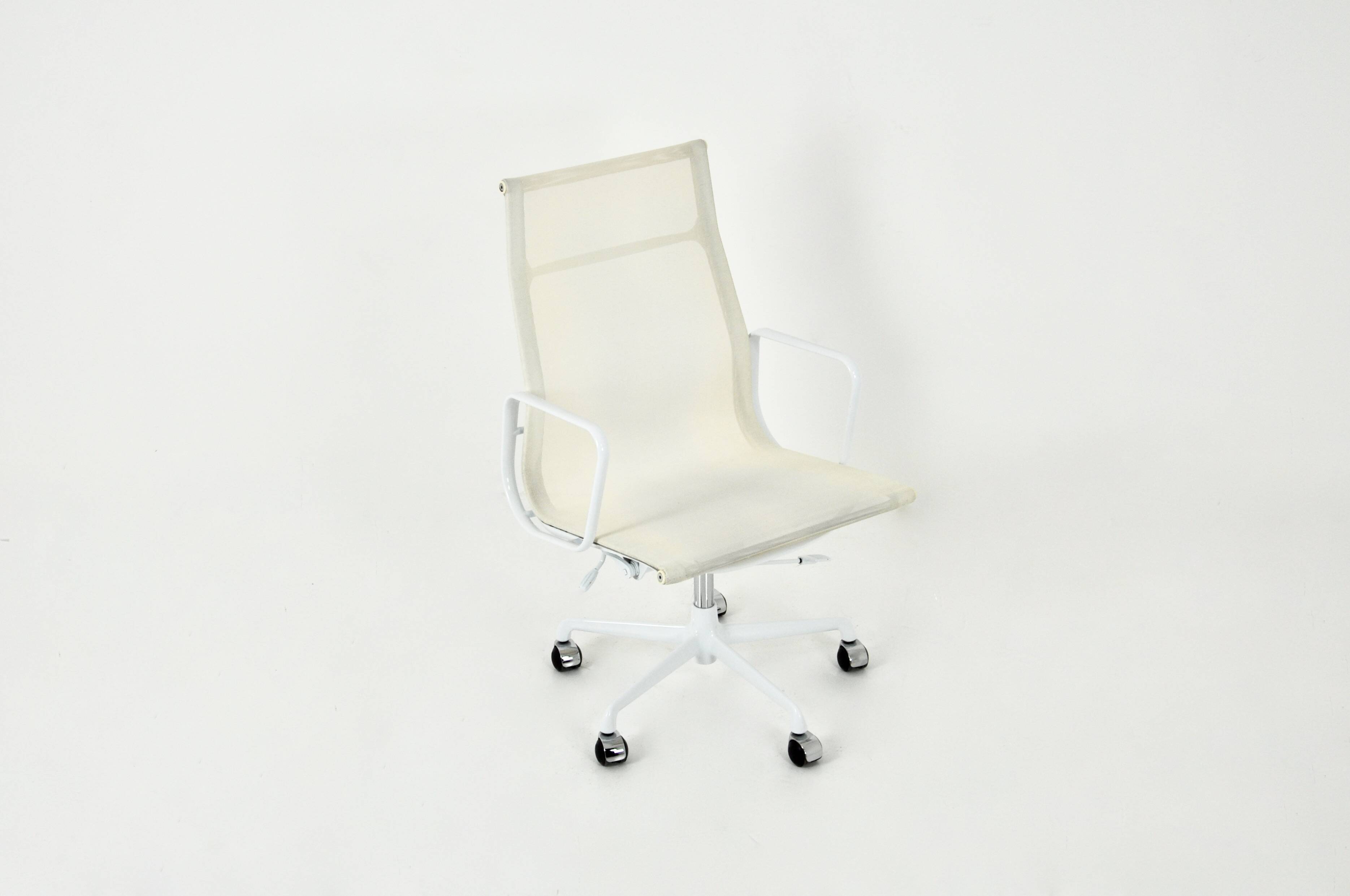 Office chair by Charles & Ray Eames for ICF, 1970