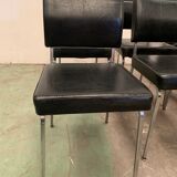 Suite de neuf chaises vintage en chrome et similicuir XX siècle