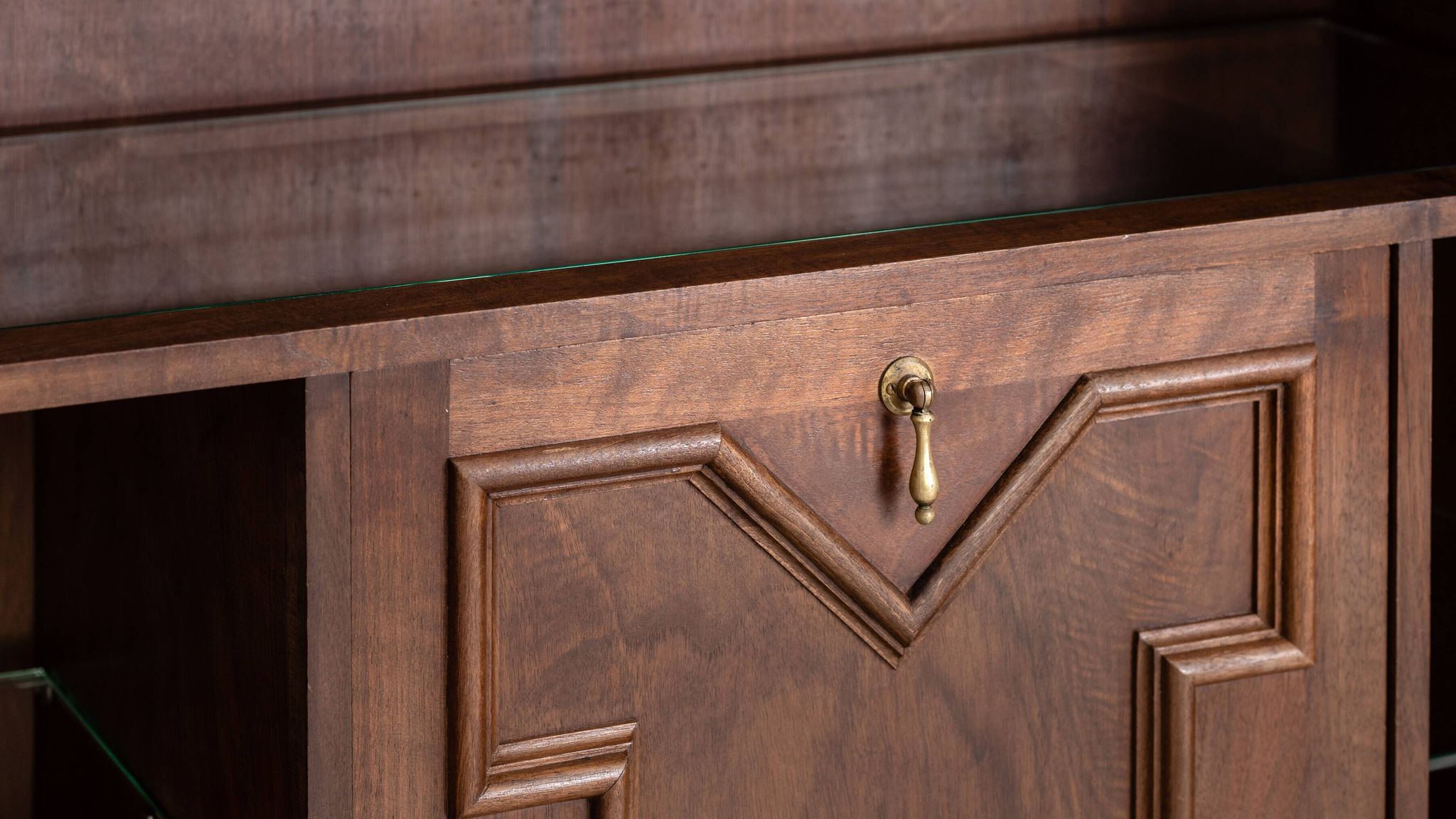 Bar cabinet by Muebles Casas