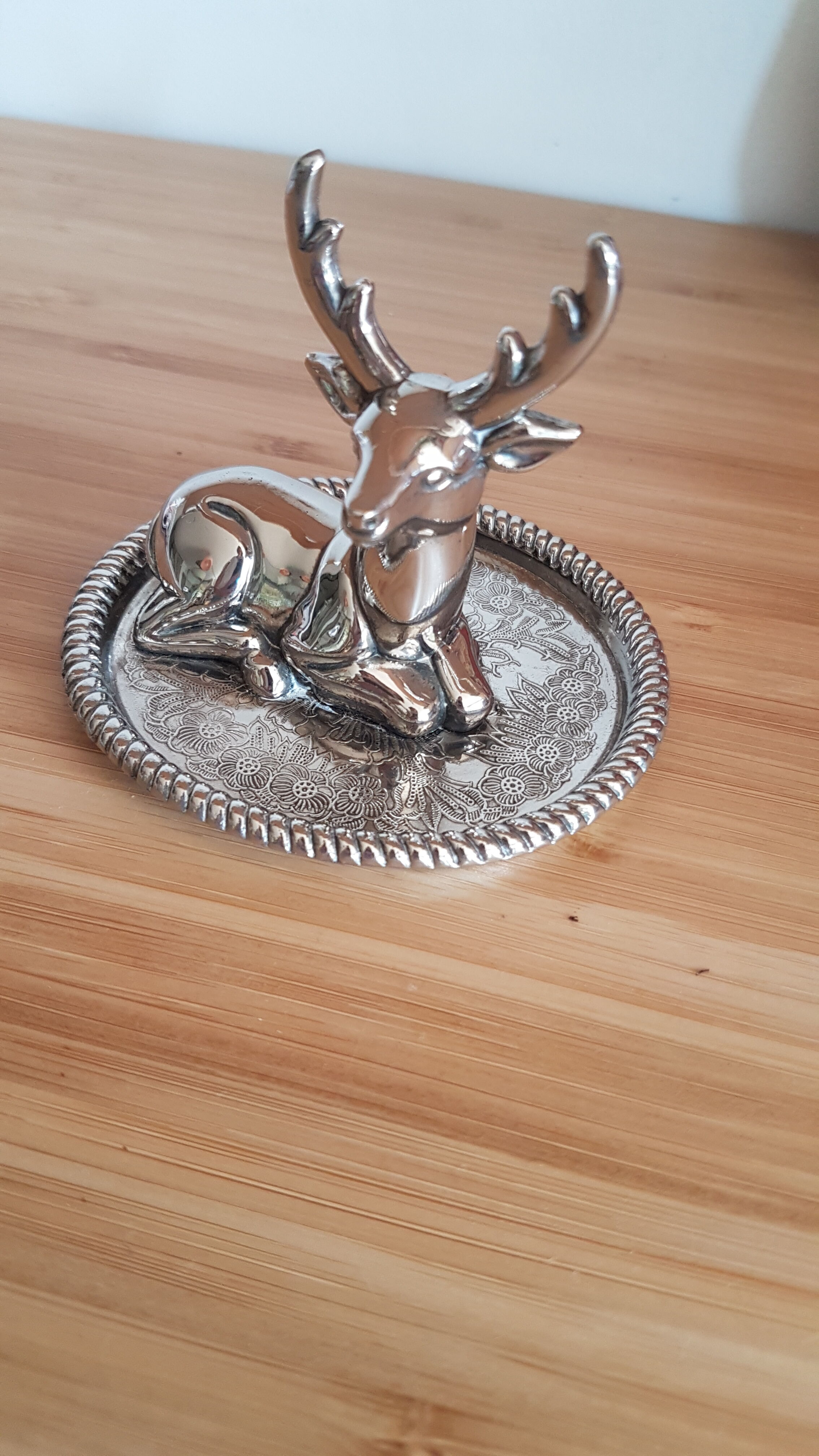 Silver ring holder deer
