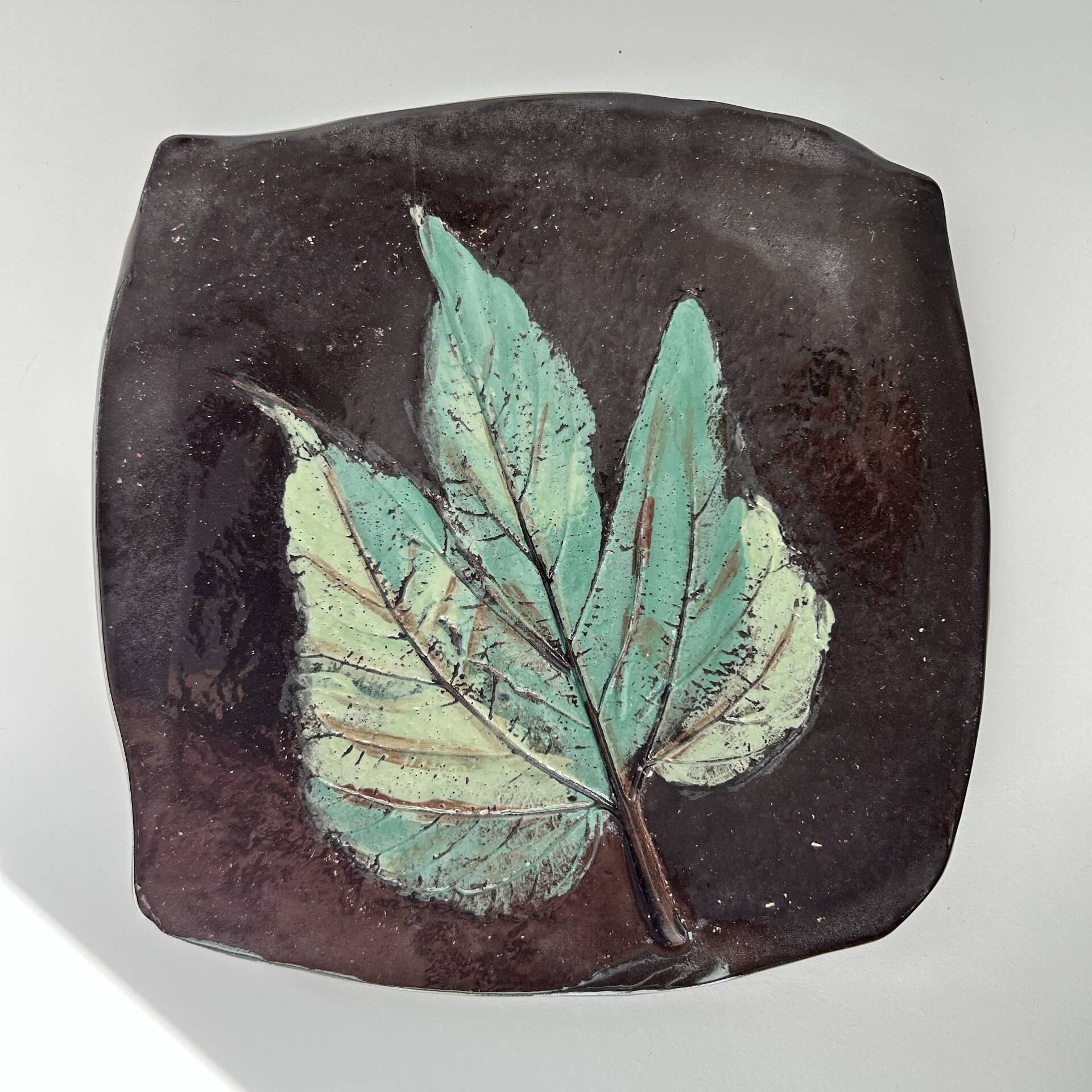 Decorative plate leaf signed