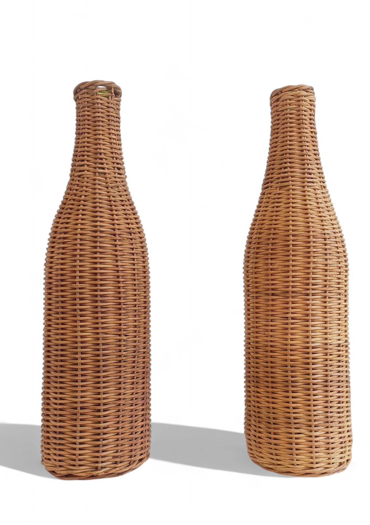 Bouteilles en verre en osier rustiques faites à la main, milieu du 20e siècle, France