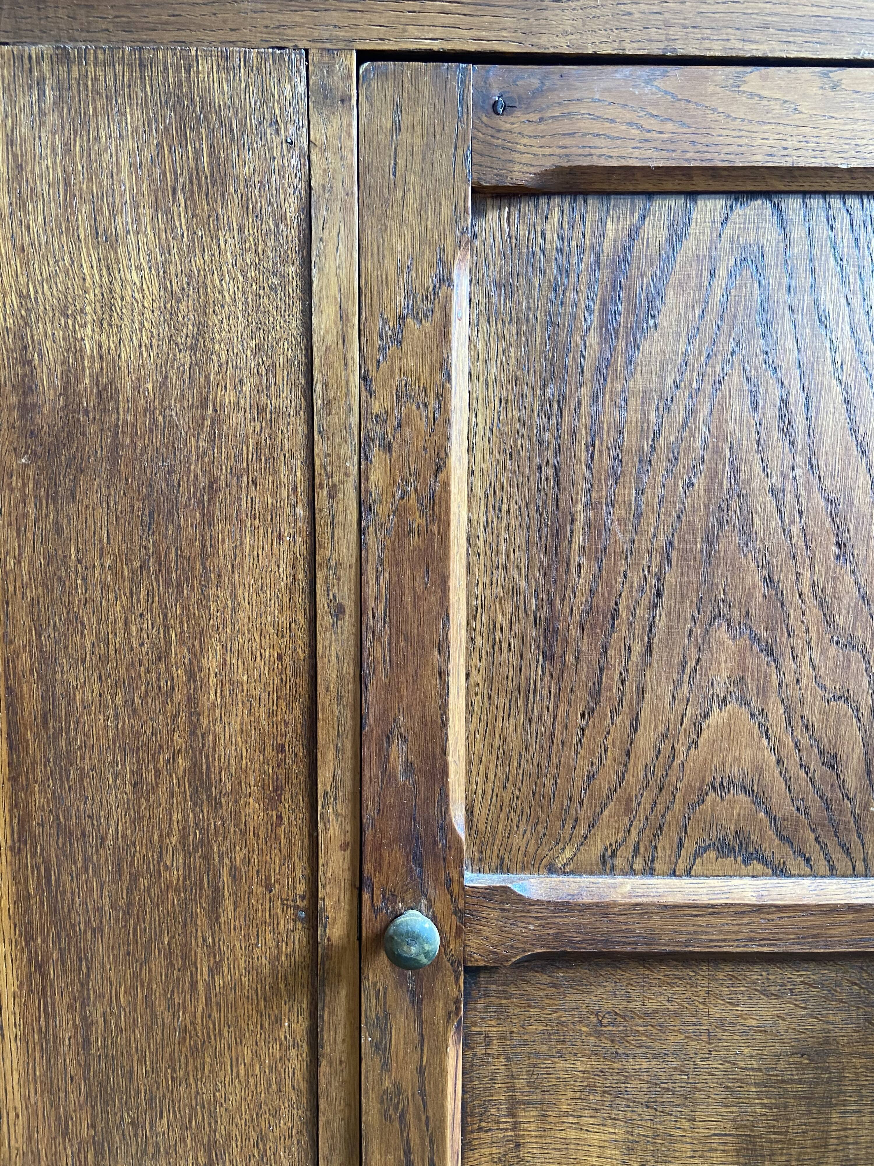 Wooden corner confectioner