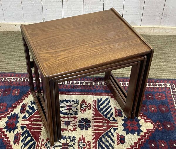 Suite de 3 tables gigognes en teck des années 70