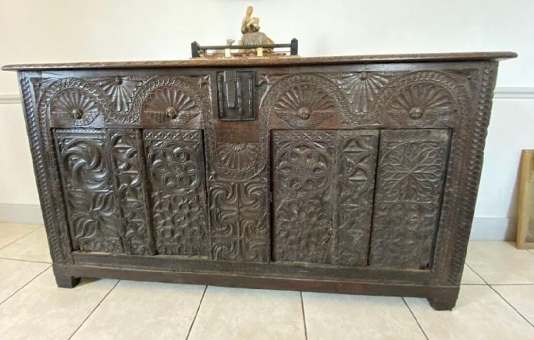 Buffet, Neo-Renaissance style, verses