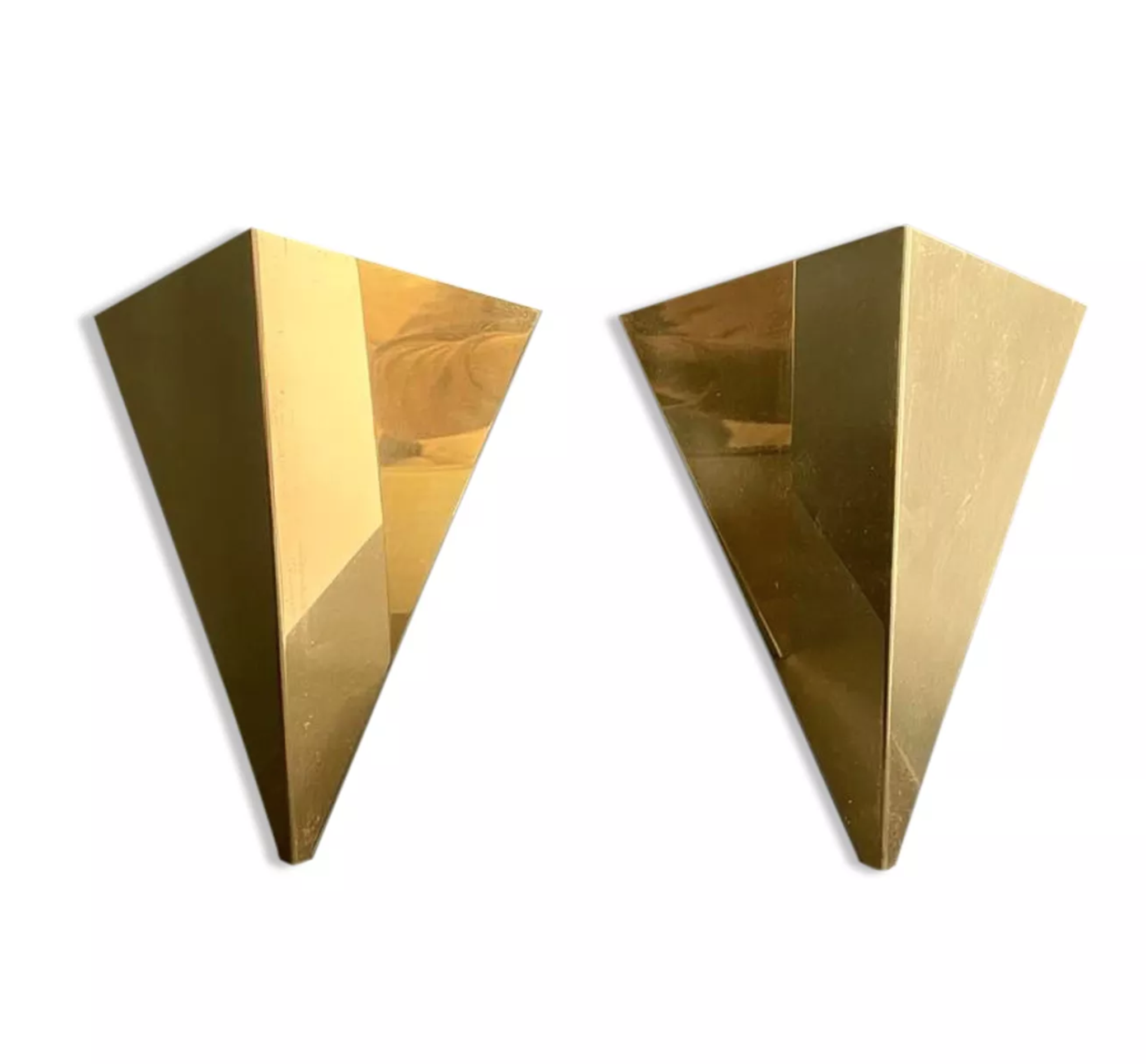 Pair of geometric vintage wall lamps in solid brass, France 1970.