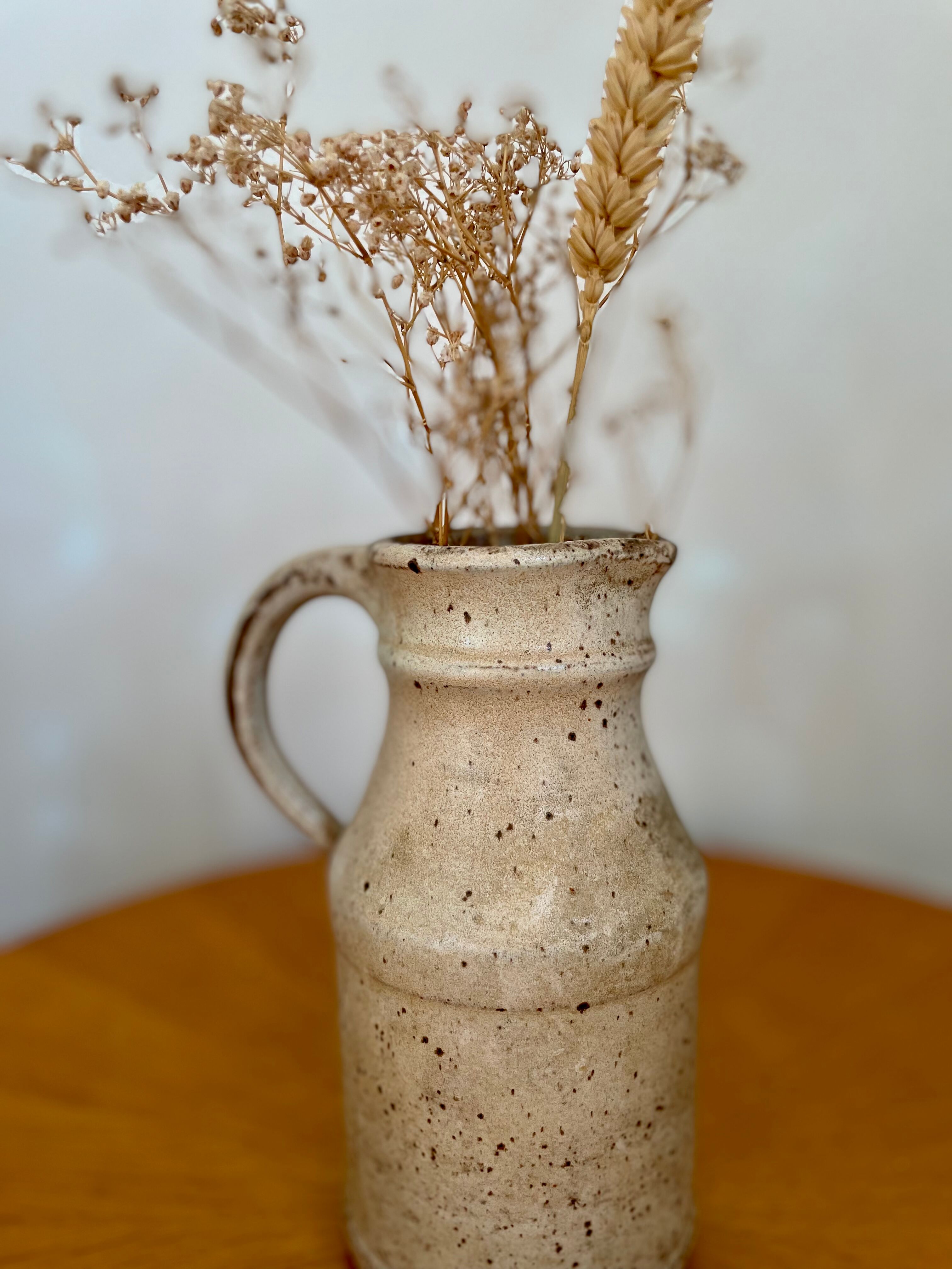 Pitcher in speckled sandstone bois de laud