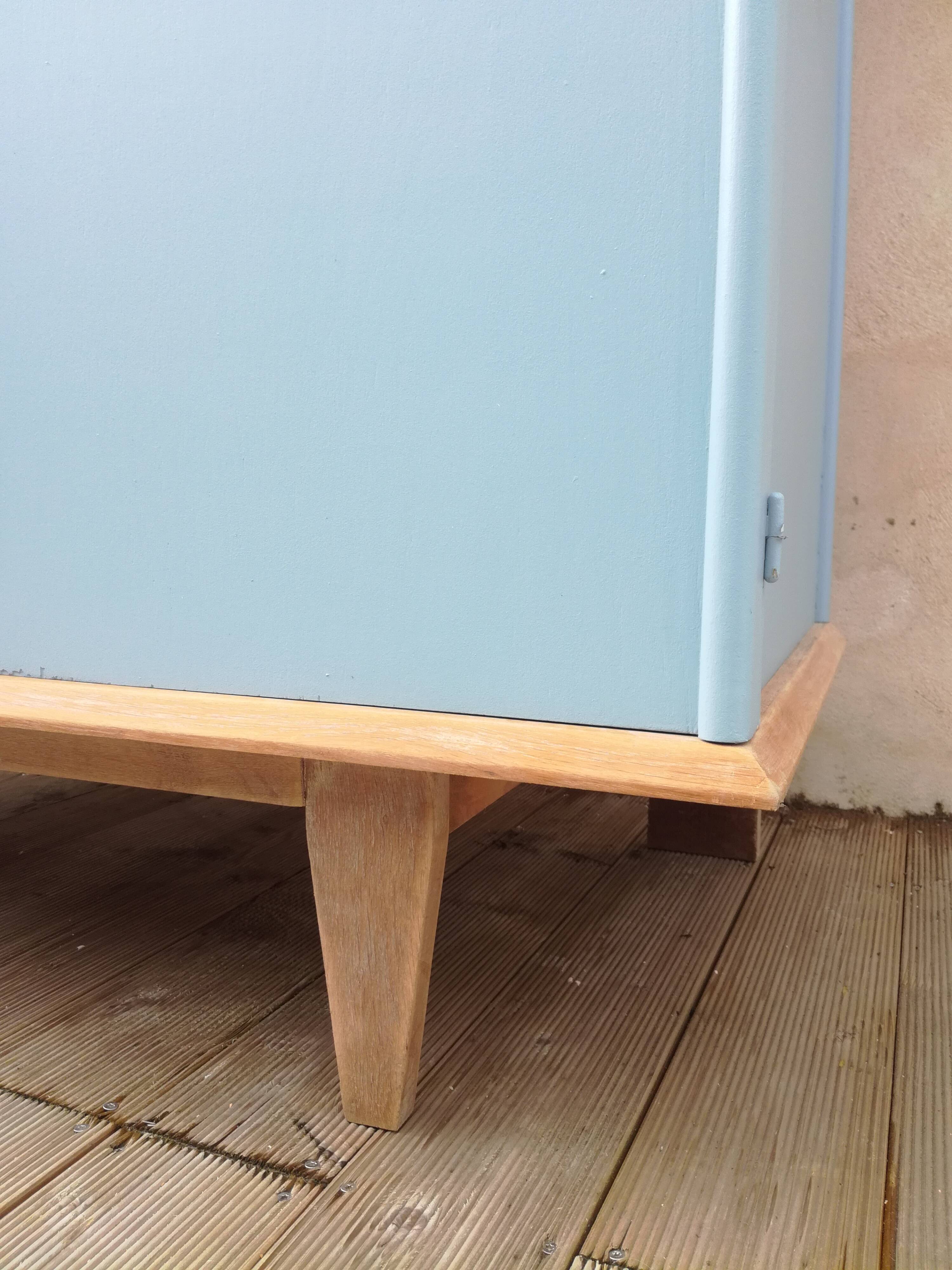 Compass foot cabinet