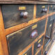 Cabinet en bois vintage – Inspiré par la botanique