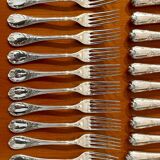 Christofle France, 12 dessert knives and 12 dessert forks in new condition.