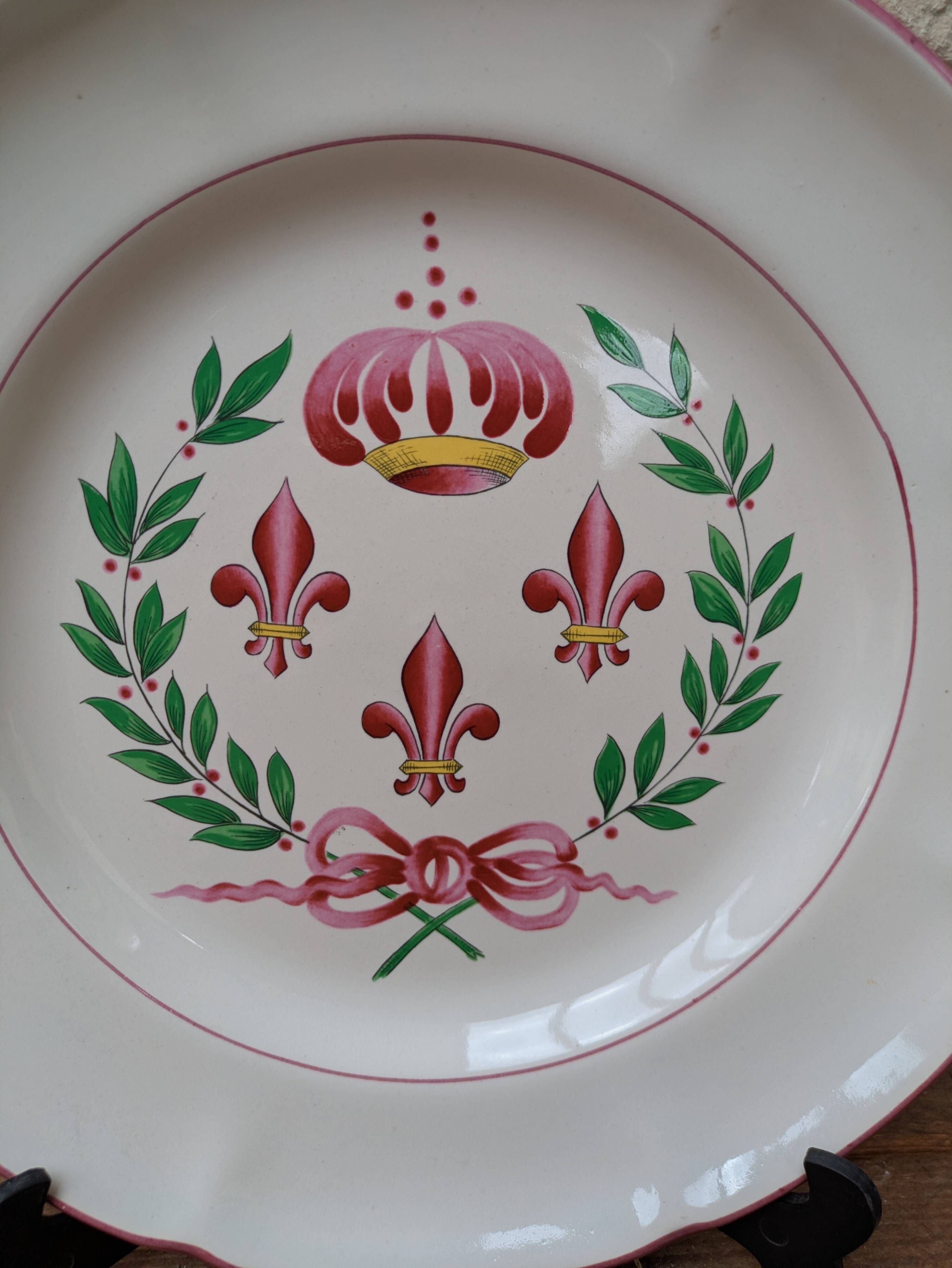 Ancienne assiette avec blasons et armoiries Saint Clément France