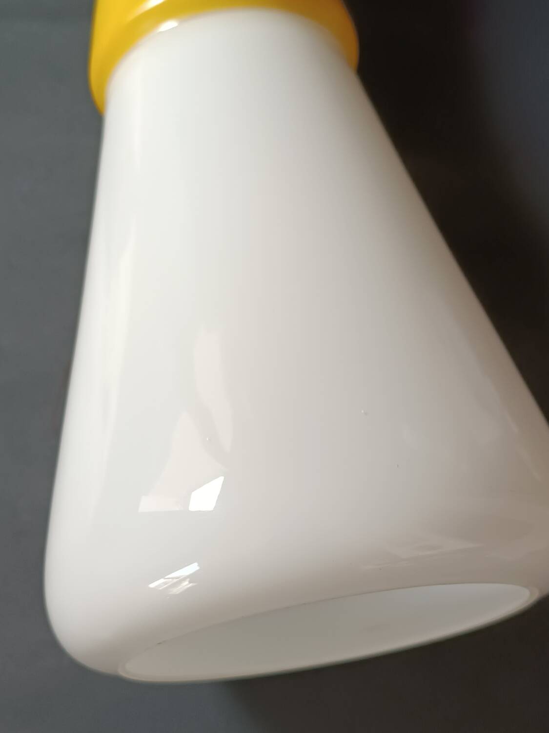 White and yellow opaline diabolo pendant light