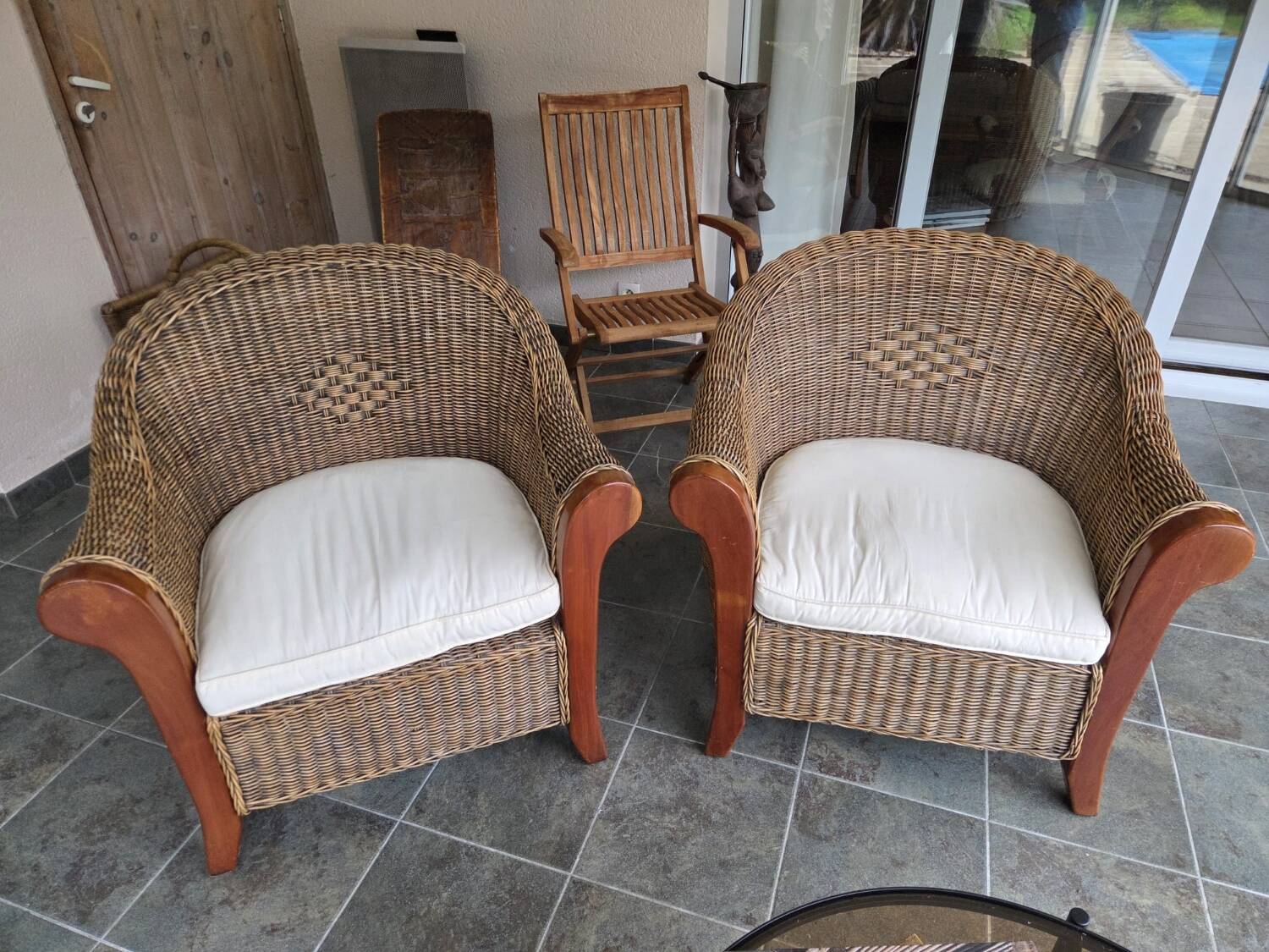 2 contemporary rattan armchairs