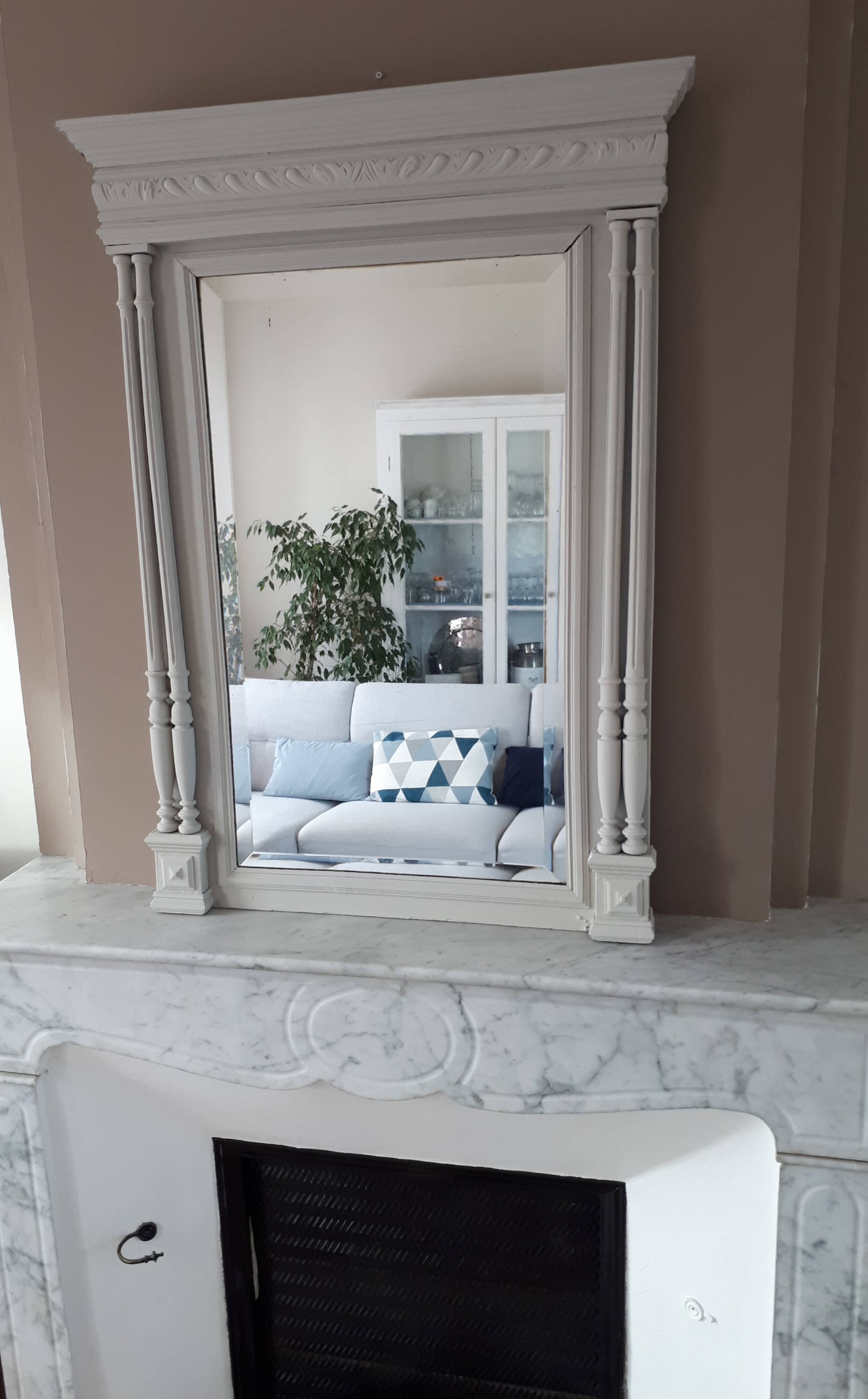Miroir Trumeau style Henri II glace bisautée rénové gris clair  106 x 77 cm