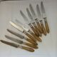 10 couteaux anciens en corne et acier