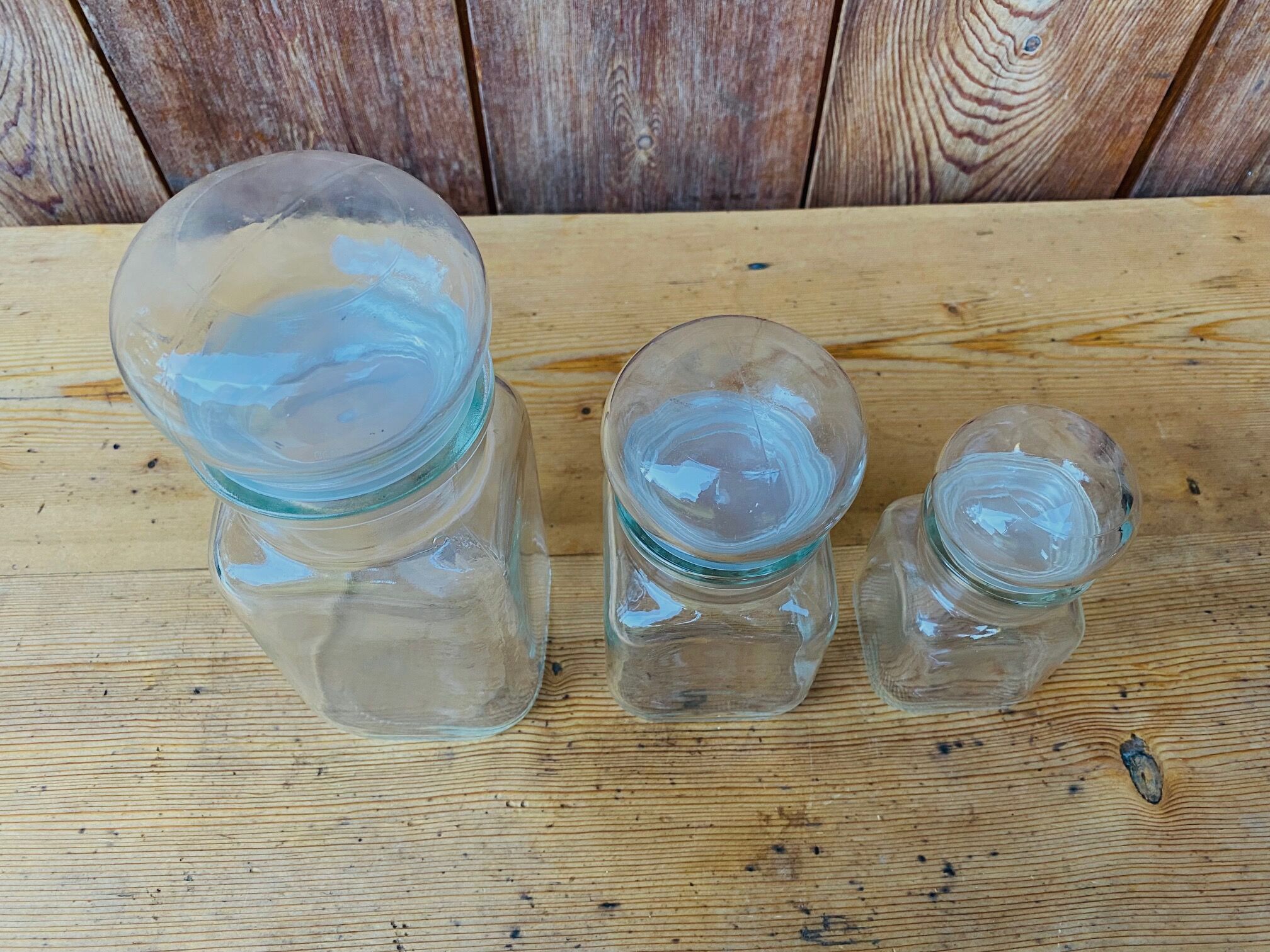 Trio of apothecary jar in transparent glass.