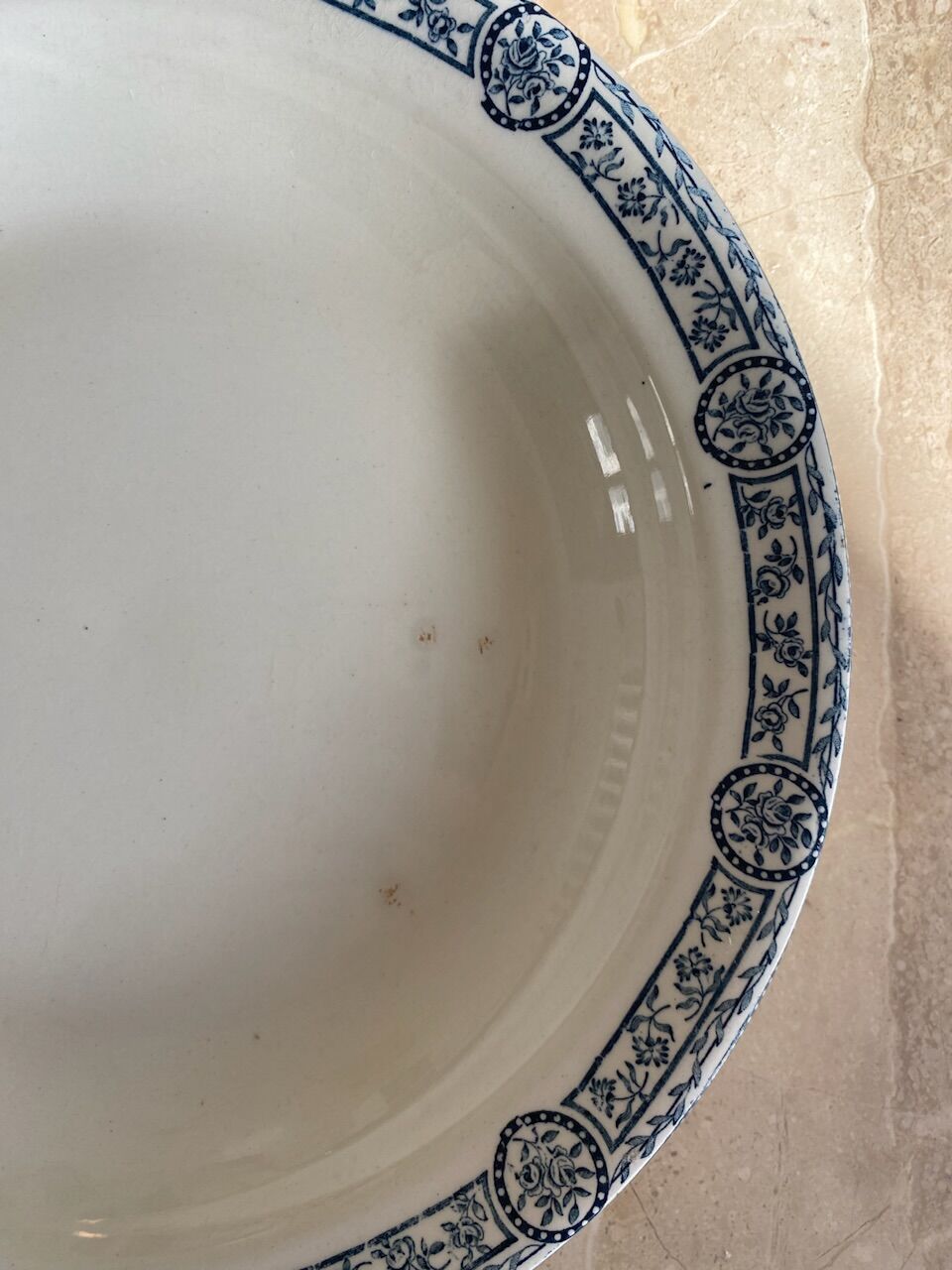 Plat creux en terre de fer
