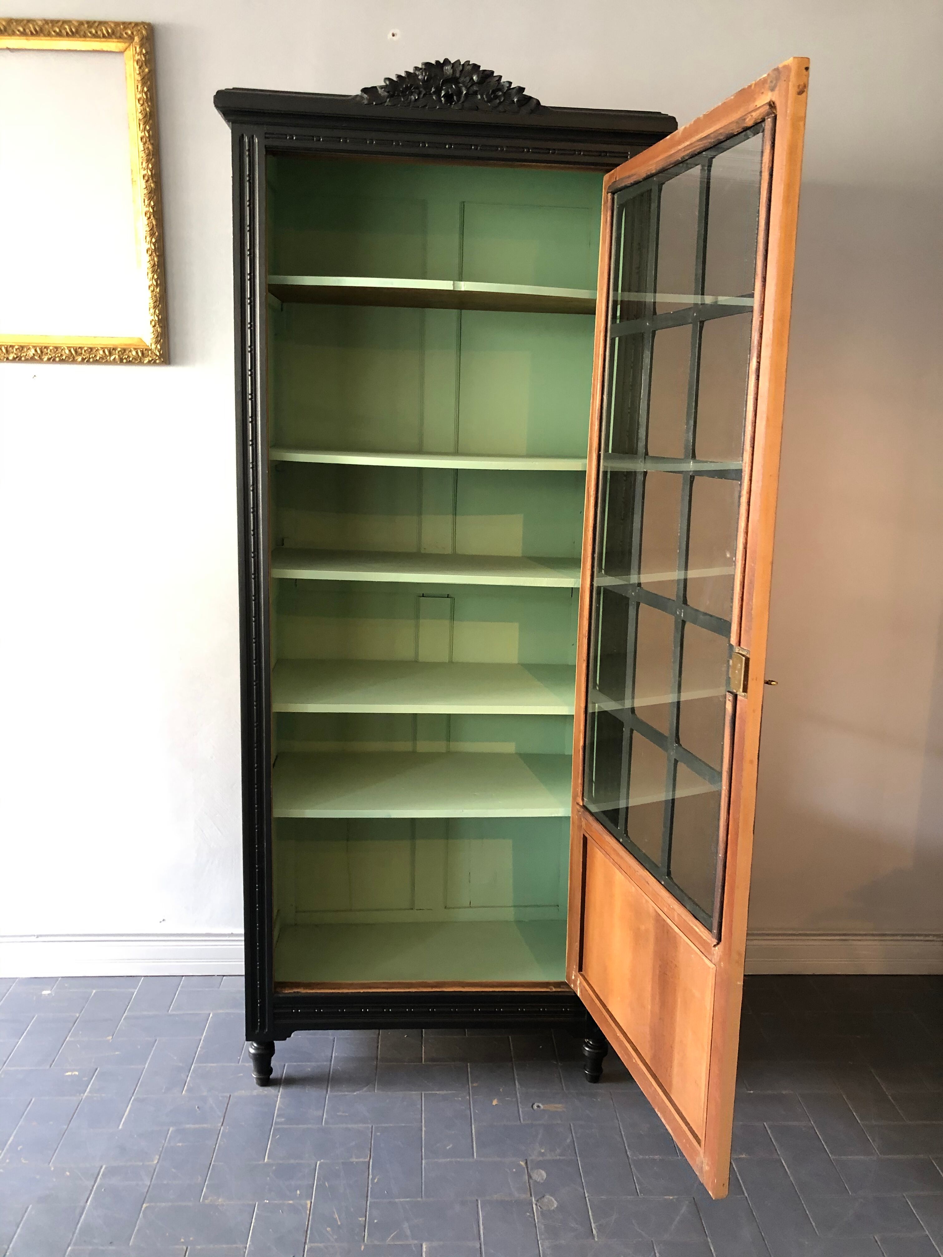 BHV - Old glass cabinet