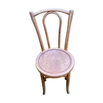 Curved wooden bistro chair