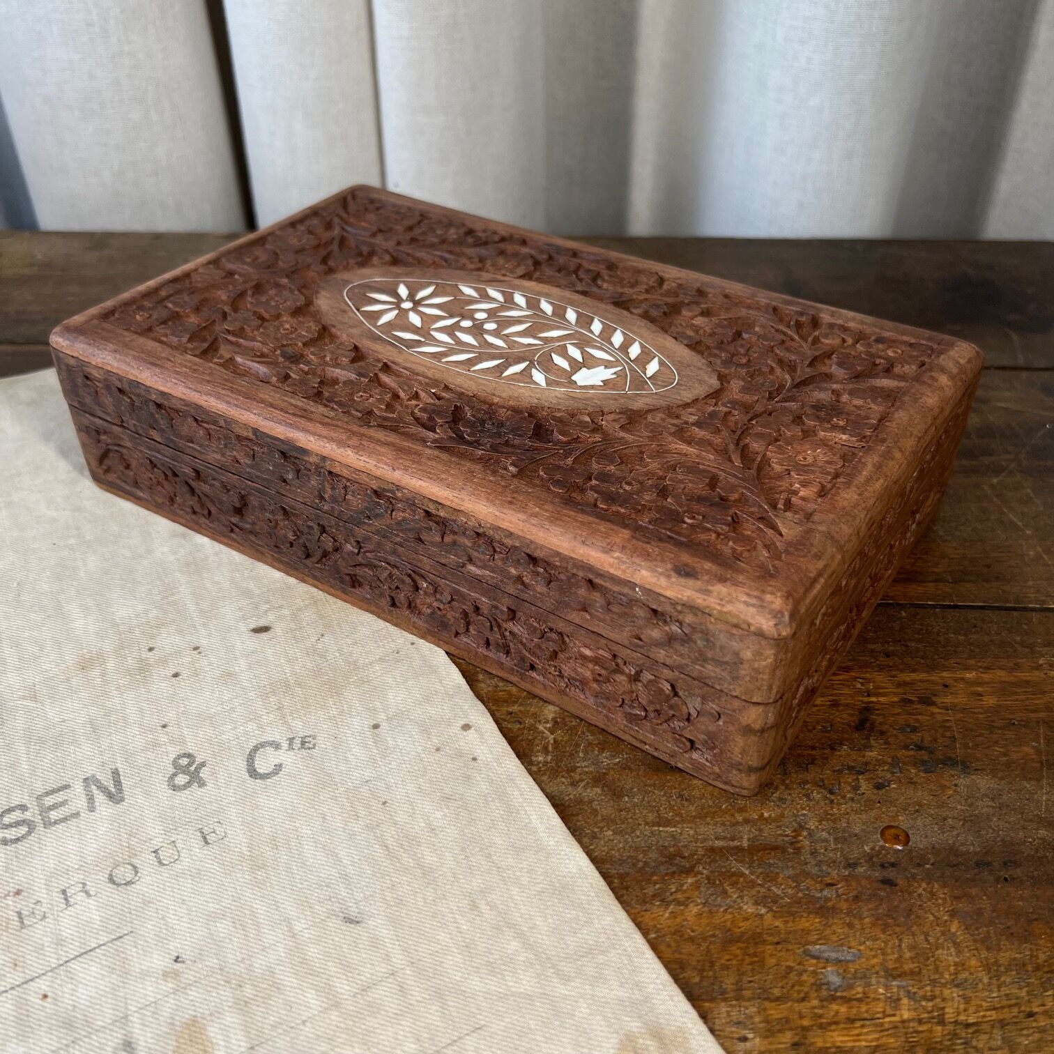 Boîte en bois et nacre
