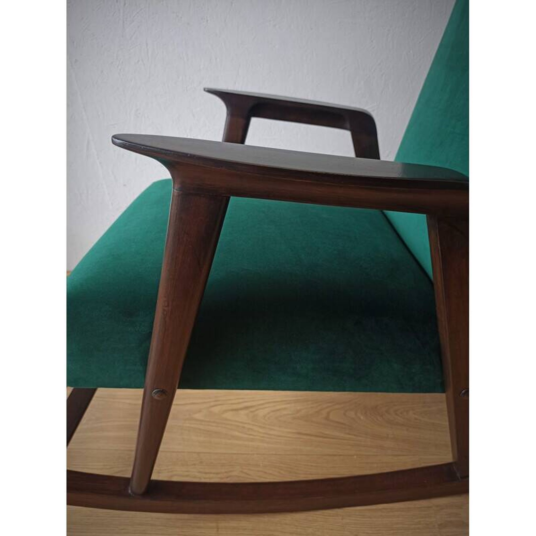 Fauteuil à bascule vintage des années 50.