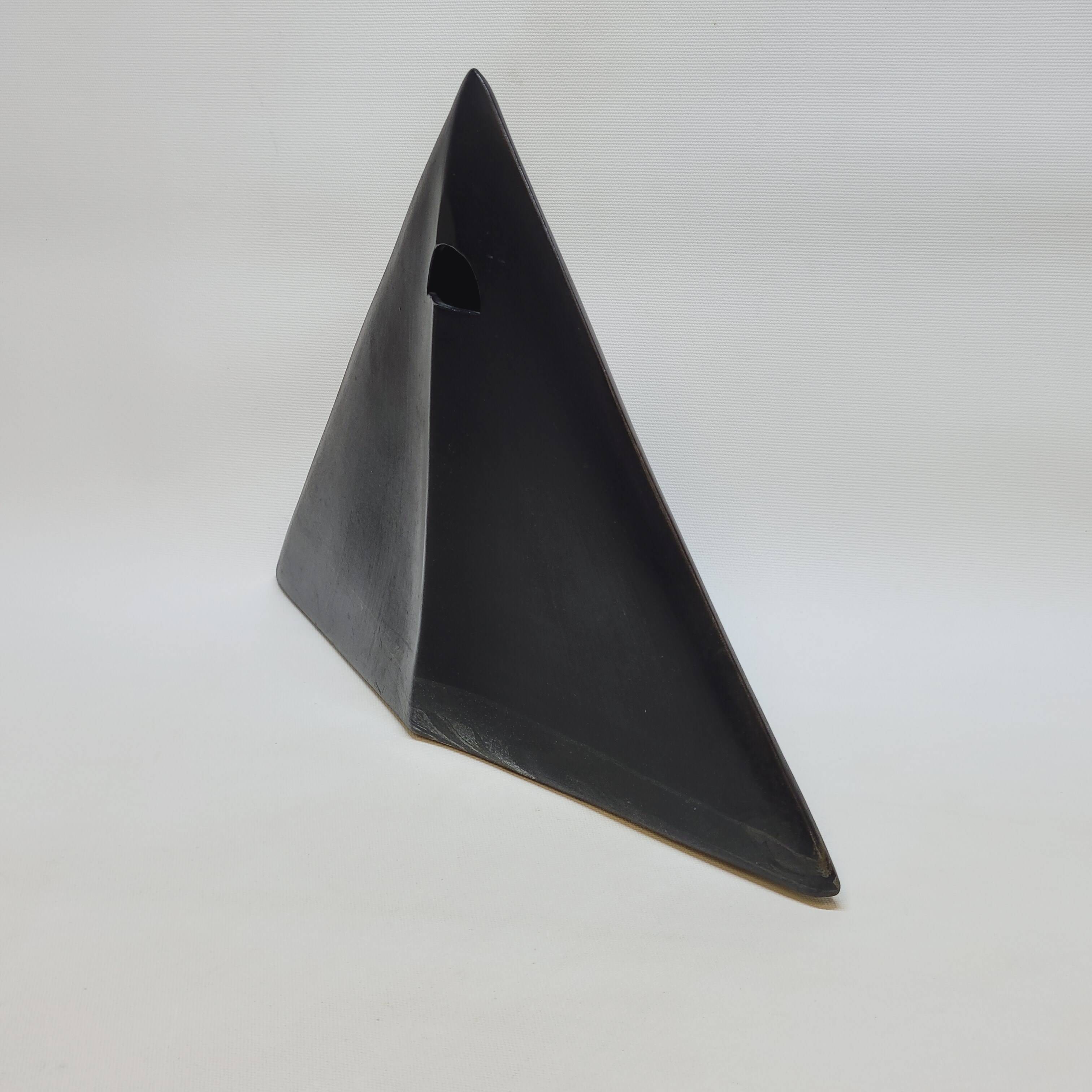 Soliflore vase in black ceramic pyramid or manta ray design