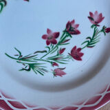 Flat plates Aude Sarreguemines with a rose flower design.