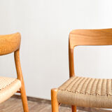 Paire de chaises de salle à manger modèle 75 par Niels O. Møller en chêne