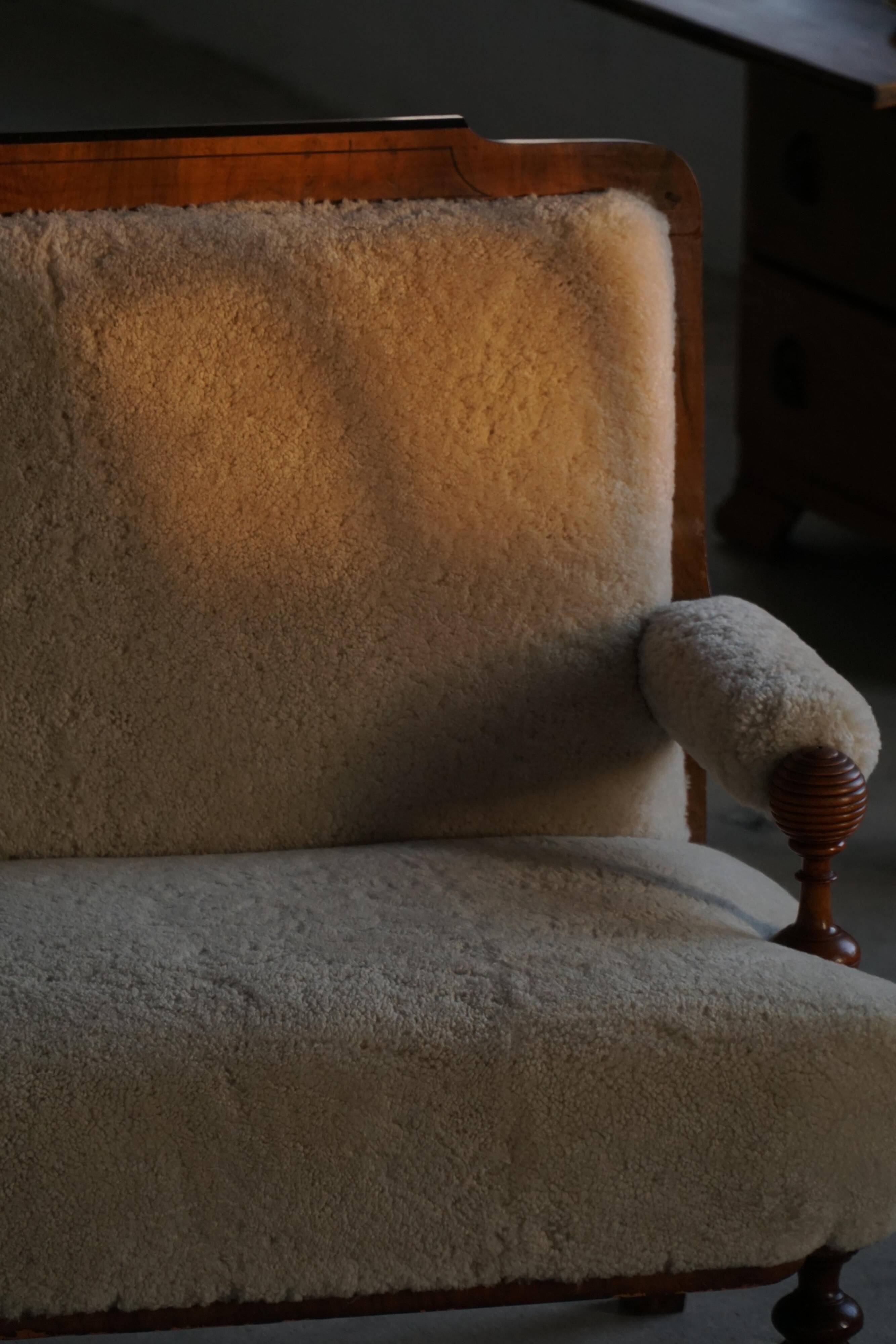 Danish two-seater canapé from the early 20th century in merino wool and wood, 1930s.