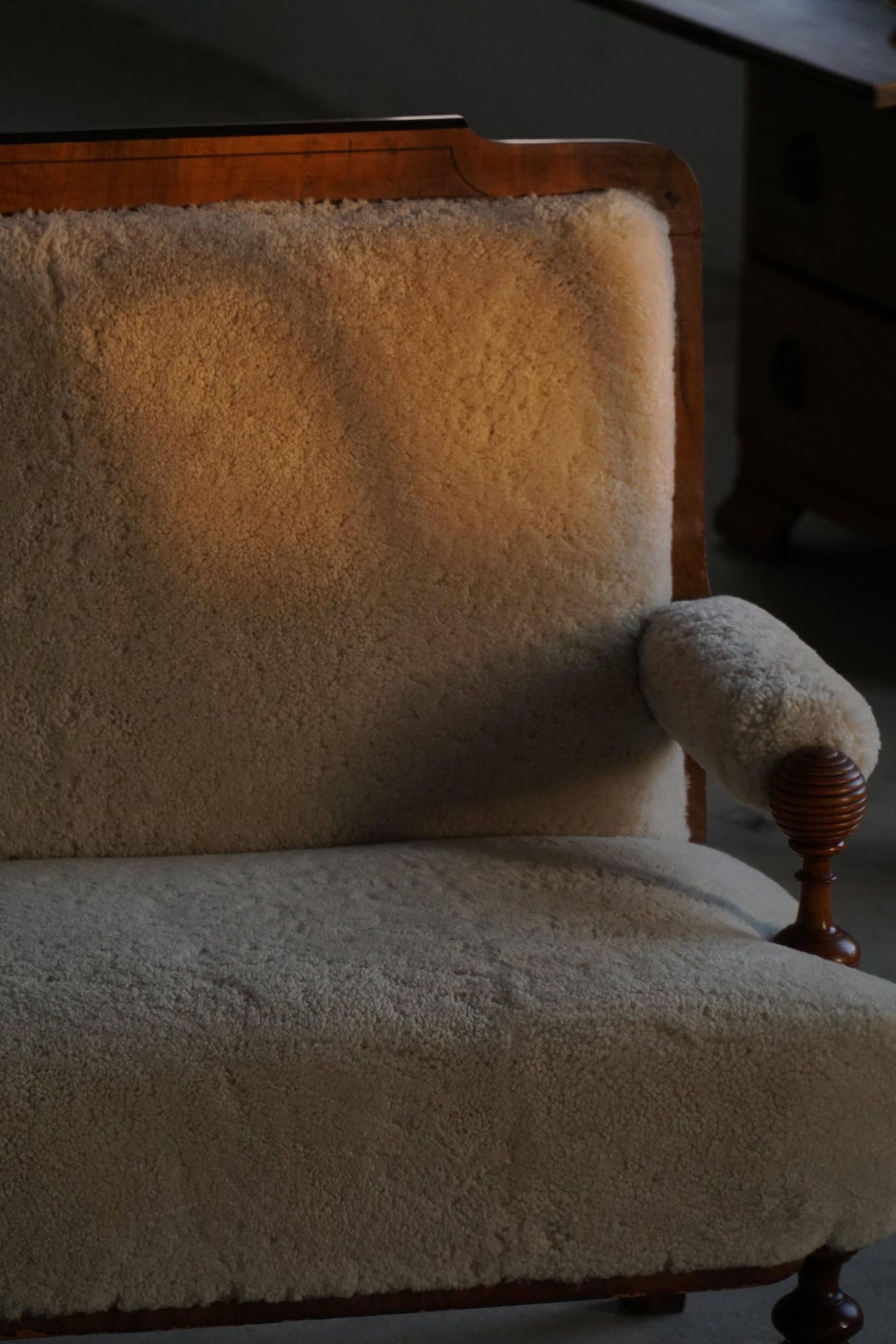 Danish two-seater canapé from the early 20th century in merino wool and wood, 1930s.