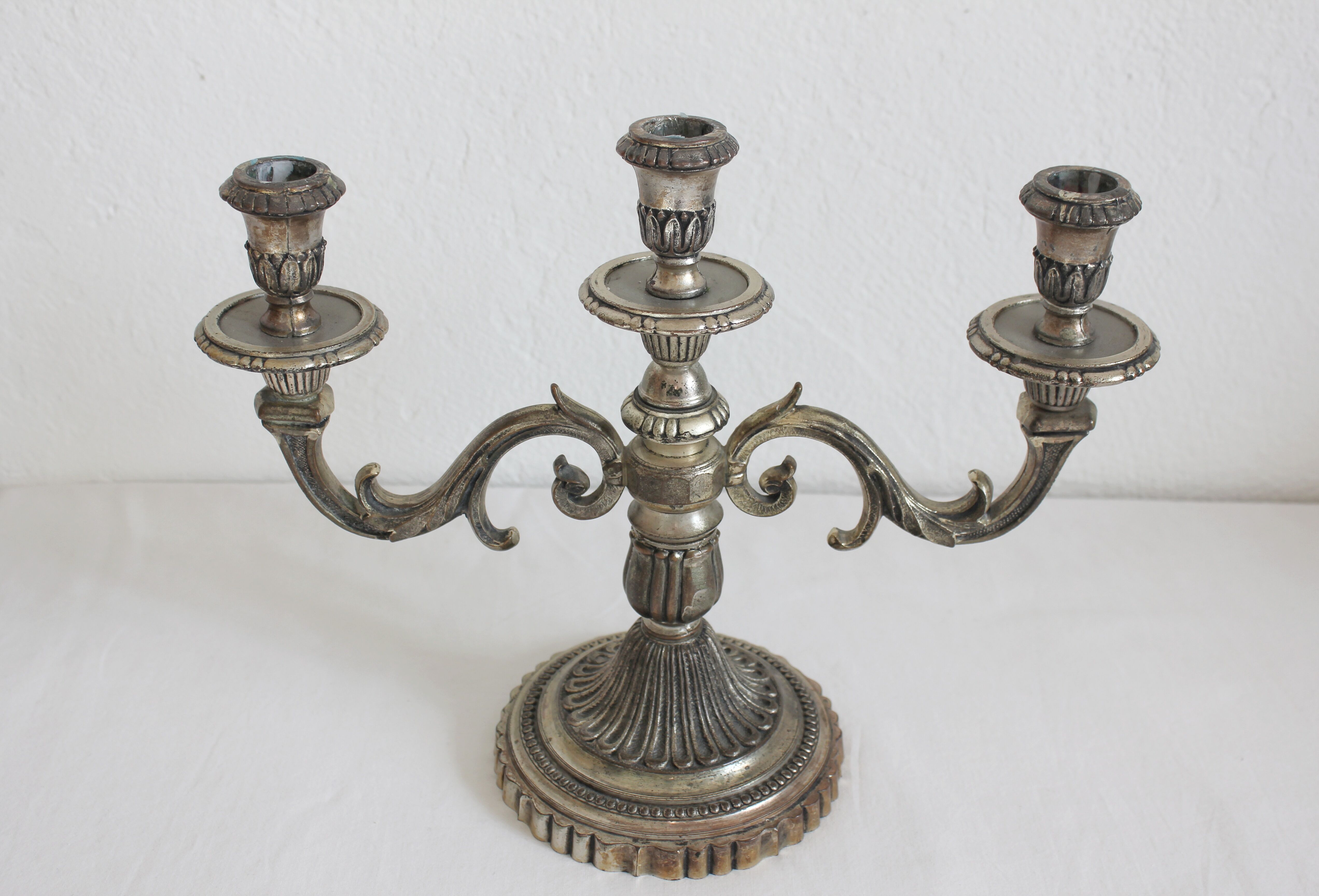 3-spoke candlestick in silver metal