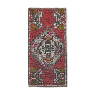 Tapis vintage rouge corail 91x45cm