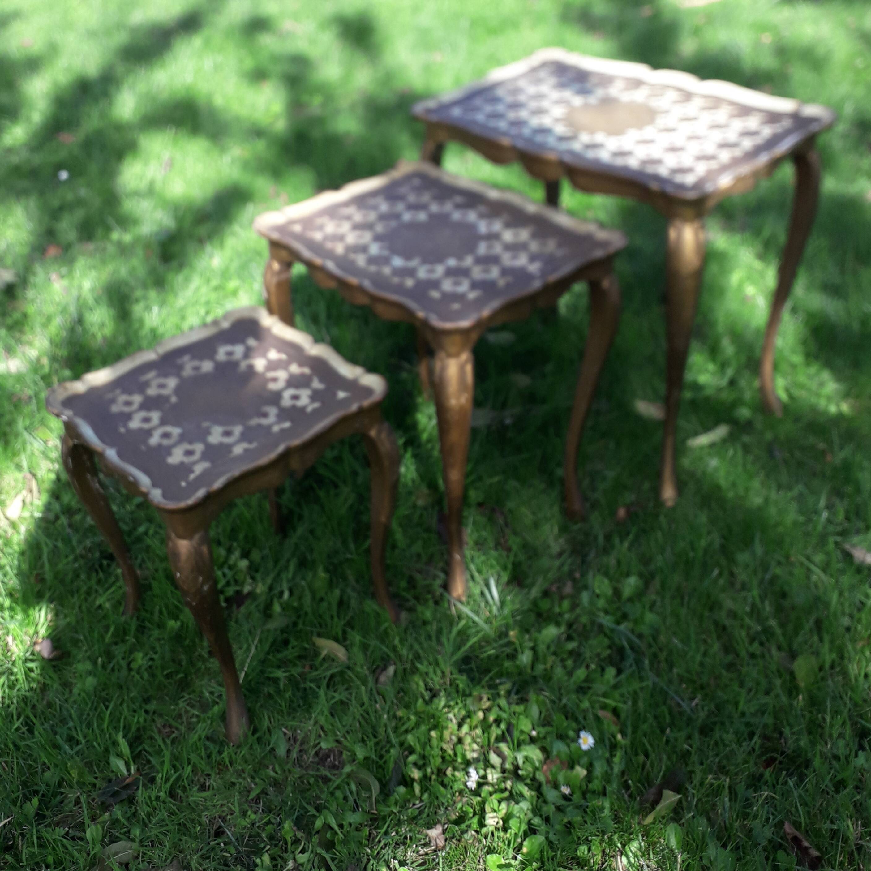 3 tables gigognes in Venian taste