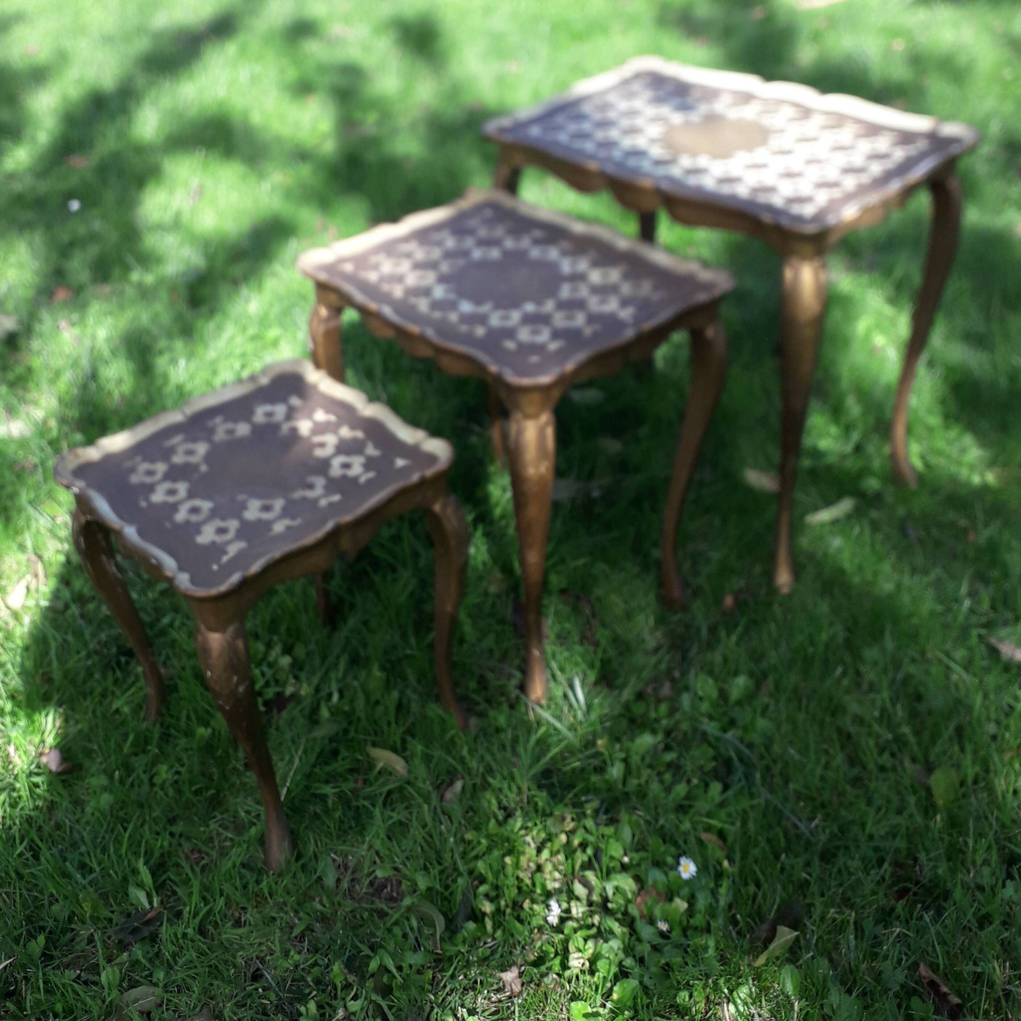3 tables gigognes in Venian taste