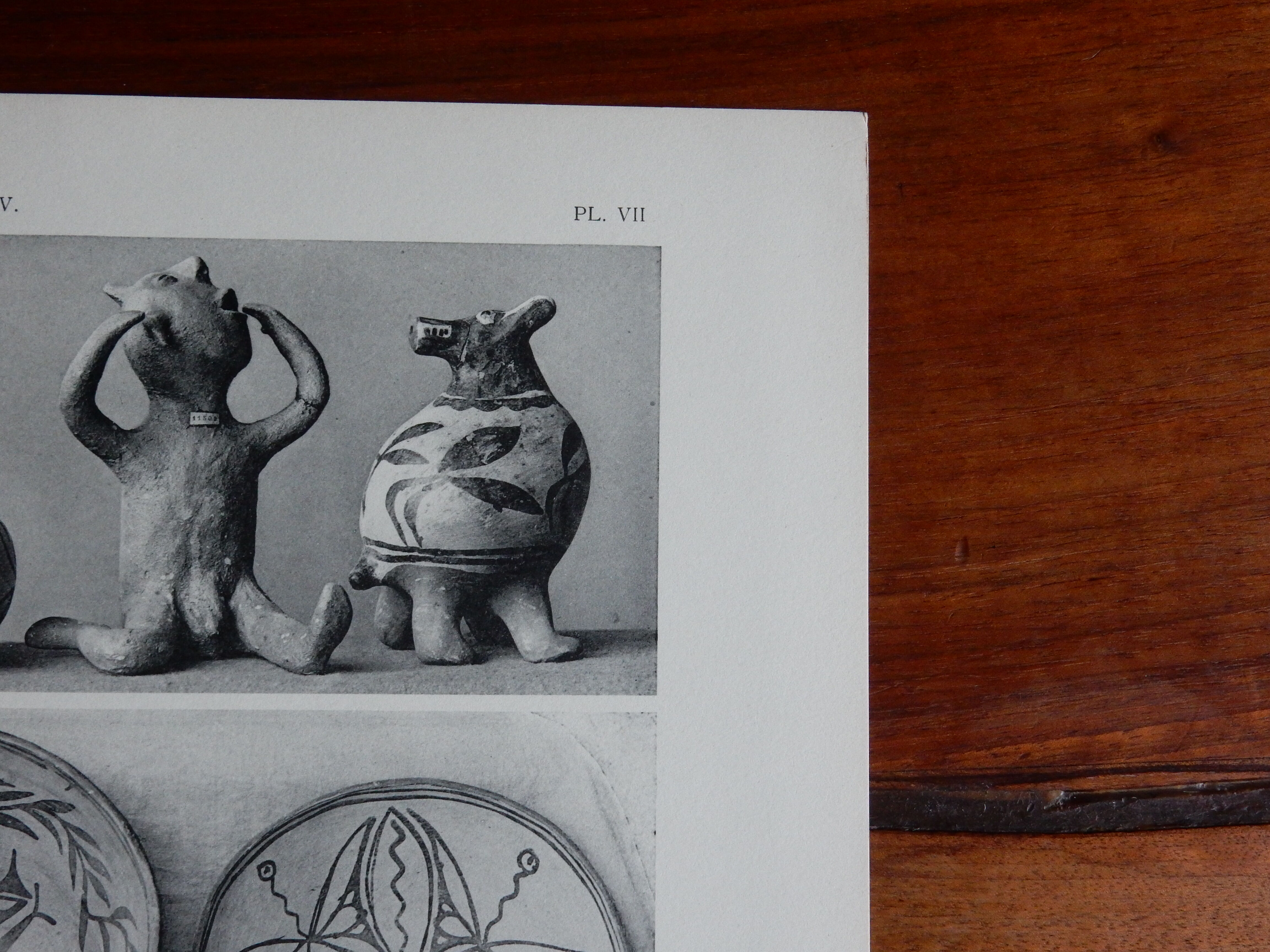 Traditional ceramics of Mexico board Primitive decoration