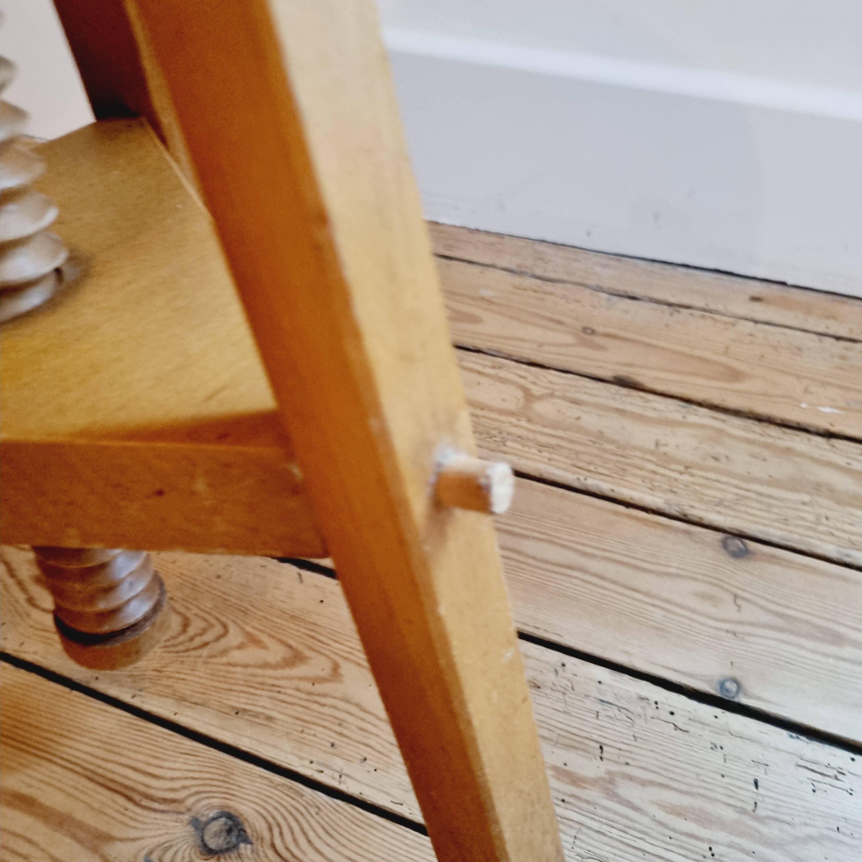 Adjustable piano stool