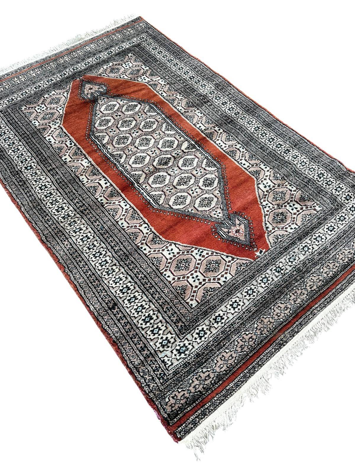 Handmade Pakistani rug 120cm x 200cm