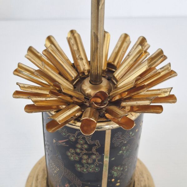 Distributeur à cigarettes pagode en métal et laiton, 1950