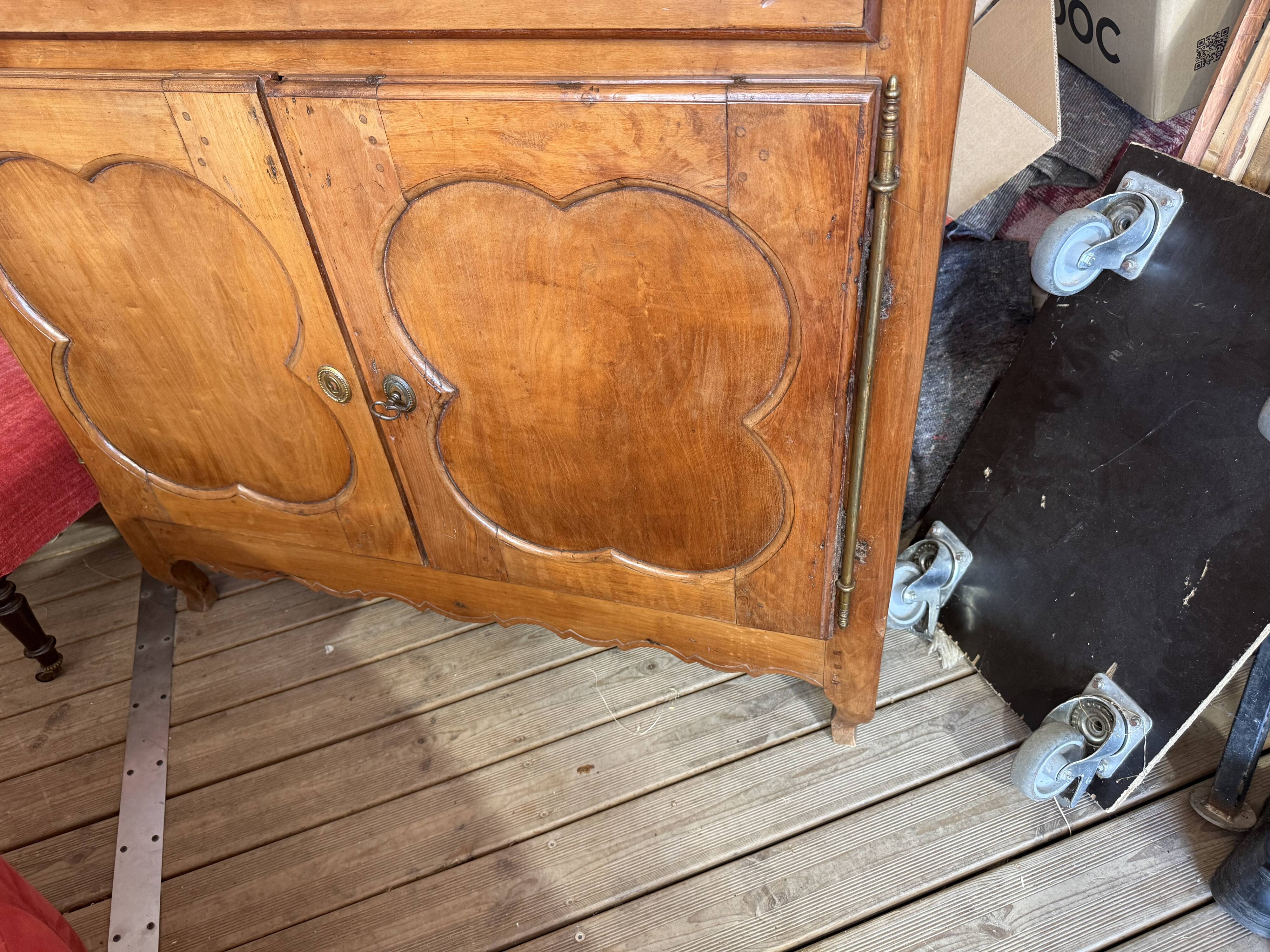 Buffet bas en merisier - Modèle à cœurs